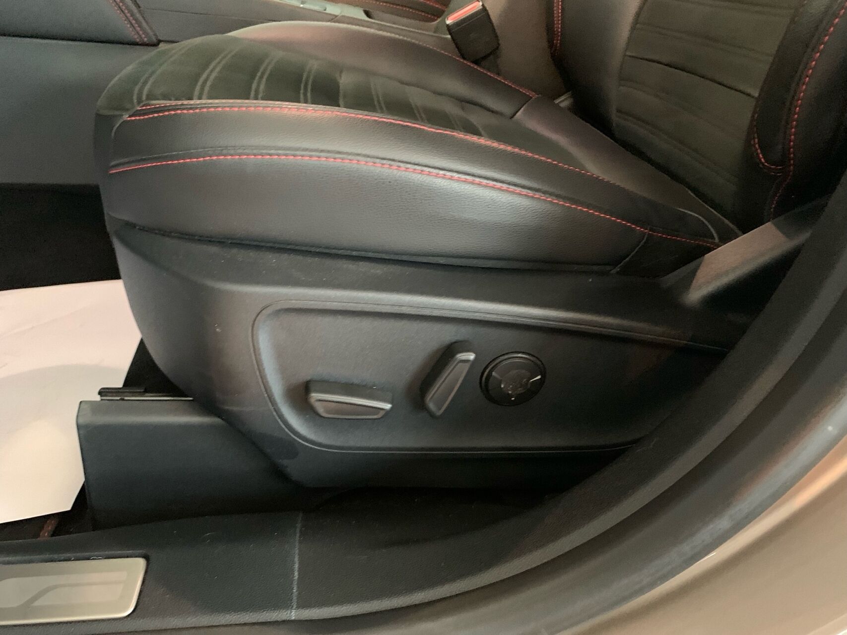 Billede af Ford Kuga 2,5 Plugin-hybrid ST-Line X CVT 225HK 5d Trinl. Gear