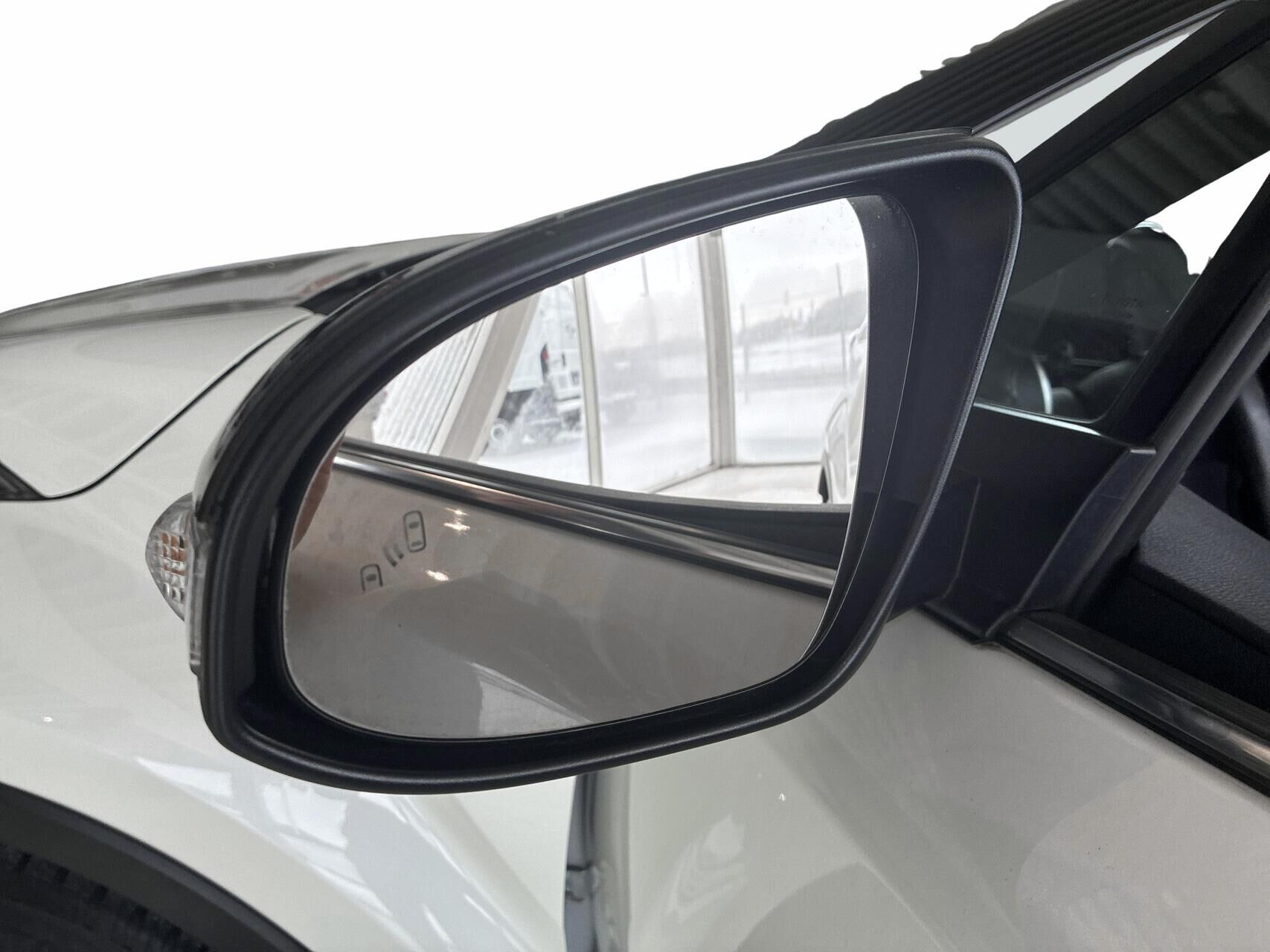 Billede af Toyota C-HR 1,8 Hybrid C-LUB Premium Bi-tone Multidrive S 122HK 5d Aut.