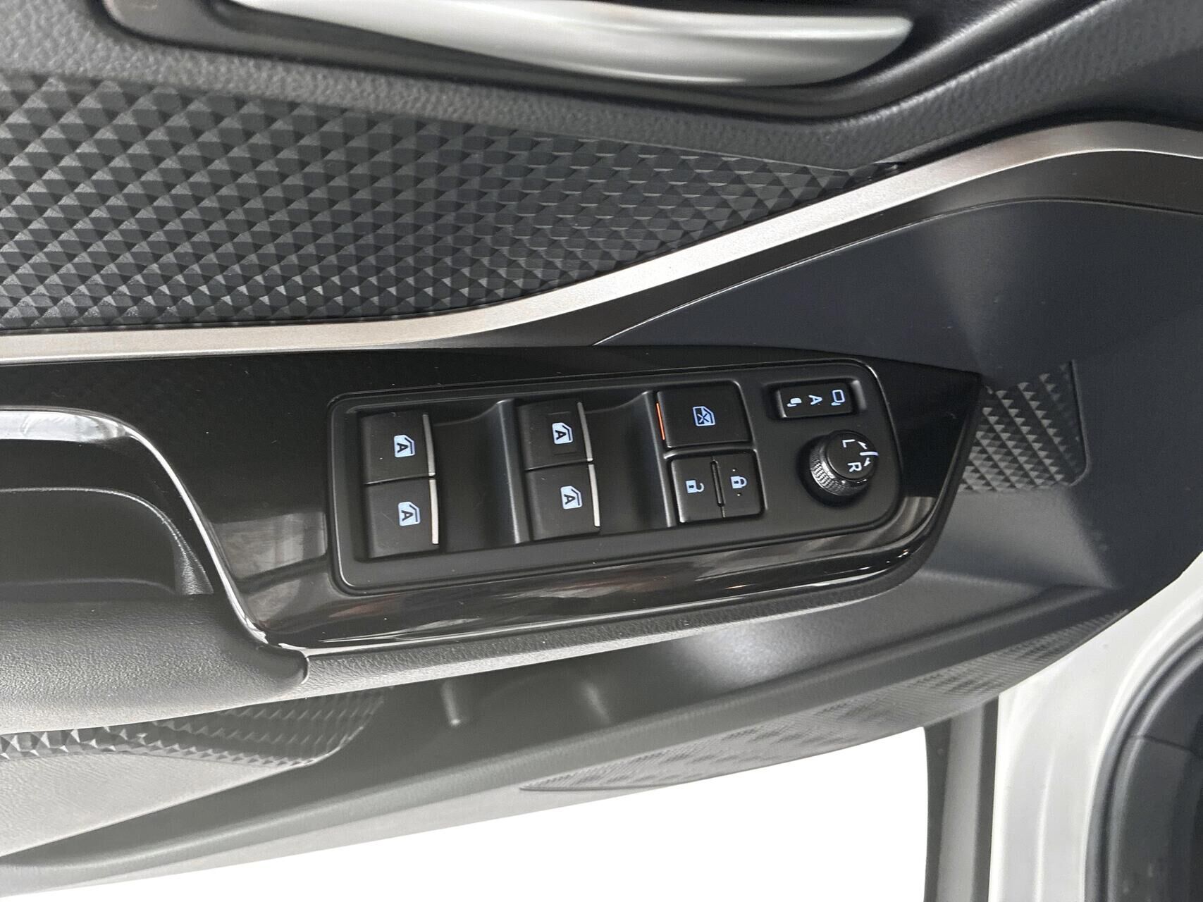 Billede af Toyota C-HR 1,8 Hybrid C-LUB Premium Bi-tone Multidrive S 122HK 5d Aut.