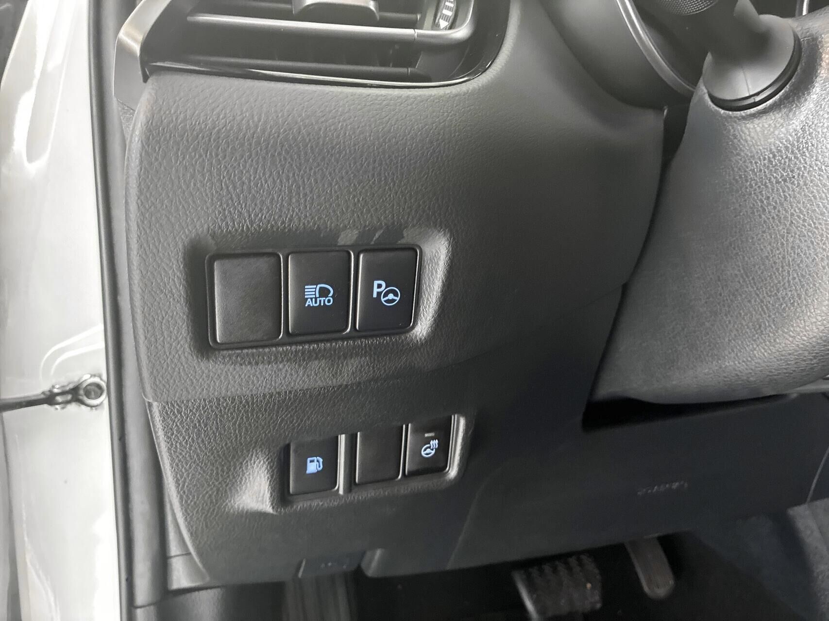 Billede af Toyota C-HR 1,8 Hybrid C-LUB Premium Bi-tone Multidrive S 122HK 5d Aut.