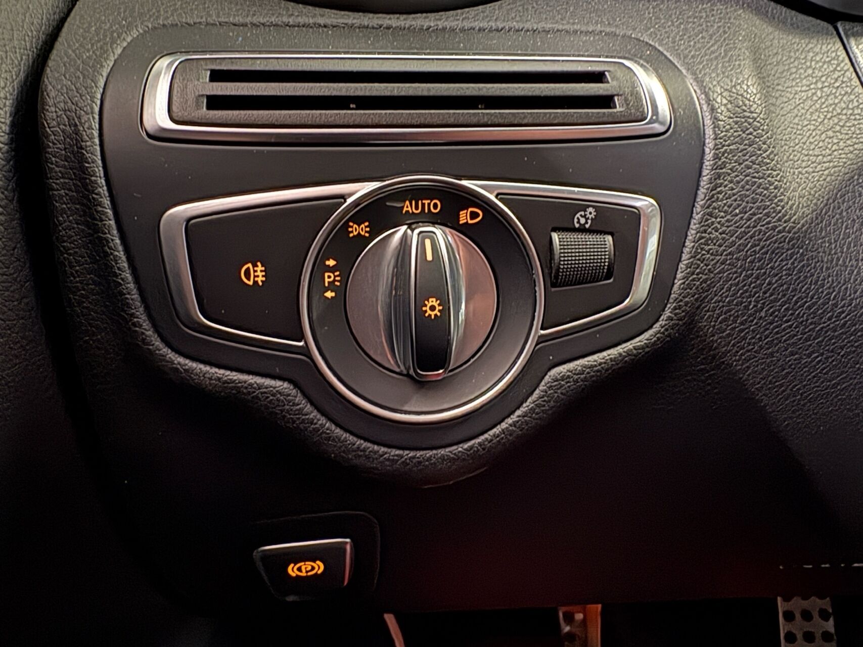 Billede af Mercedes-Benz C200 T 1,5 Mild hybrid AMG Line 9G-Tronic 184HK Stc Aut.