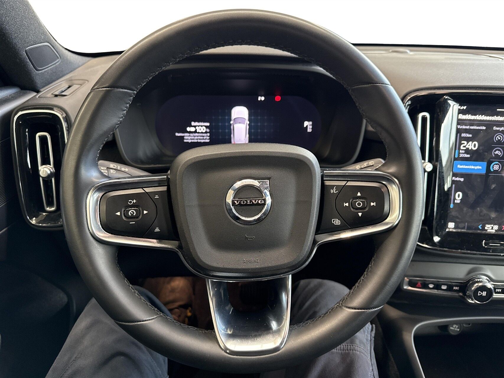 Billede af Volvo XC40 P6 Recharge Core 231HK 5d Aut.