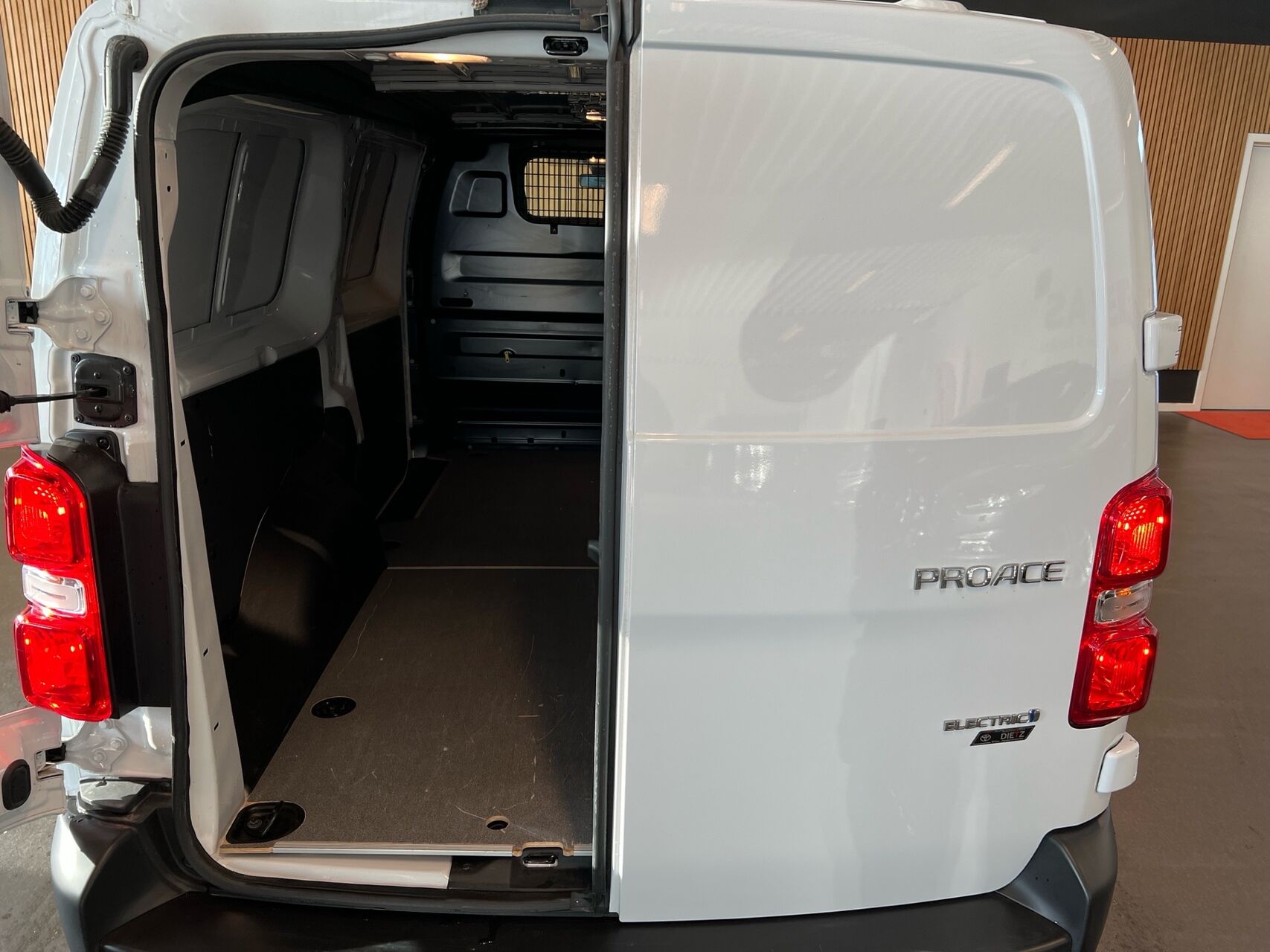 Billede af Toyota Proace Electric Long EL Comfort 136HK Van Aut.