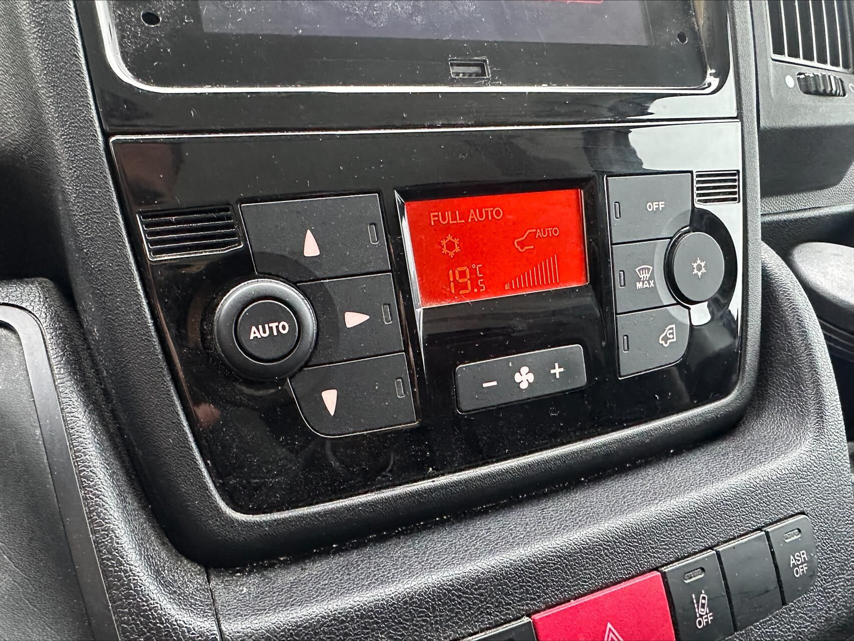 Billede af Fiat Ducato 33 L2H2 2,3 MJT 40 års Edition 140HK Van 9g Aut.