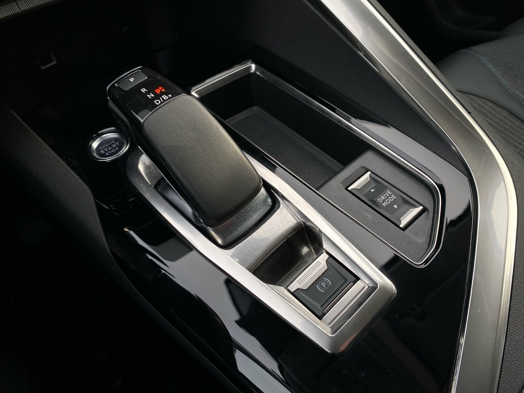 Billede af Peugeot 3008 1,6 PureTech  Plugin-hybrid Allure Pack EAT8 225HK 5d 8g Aut.