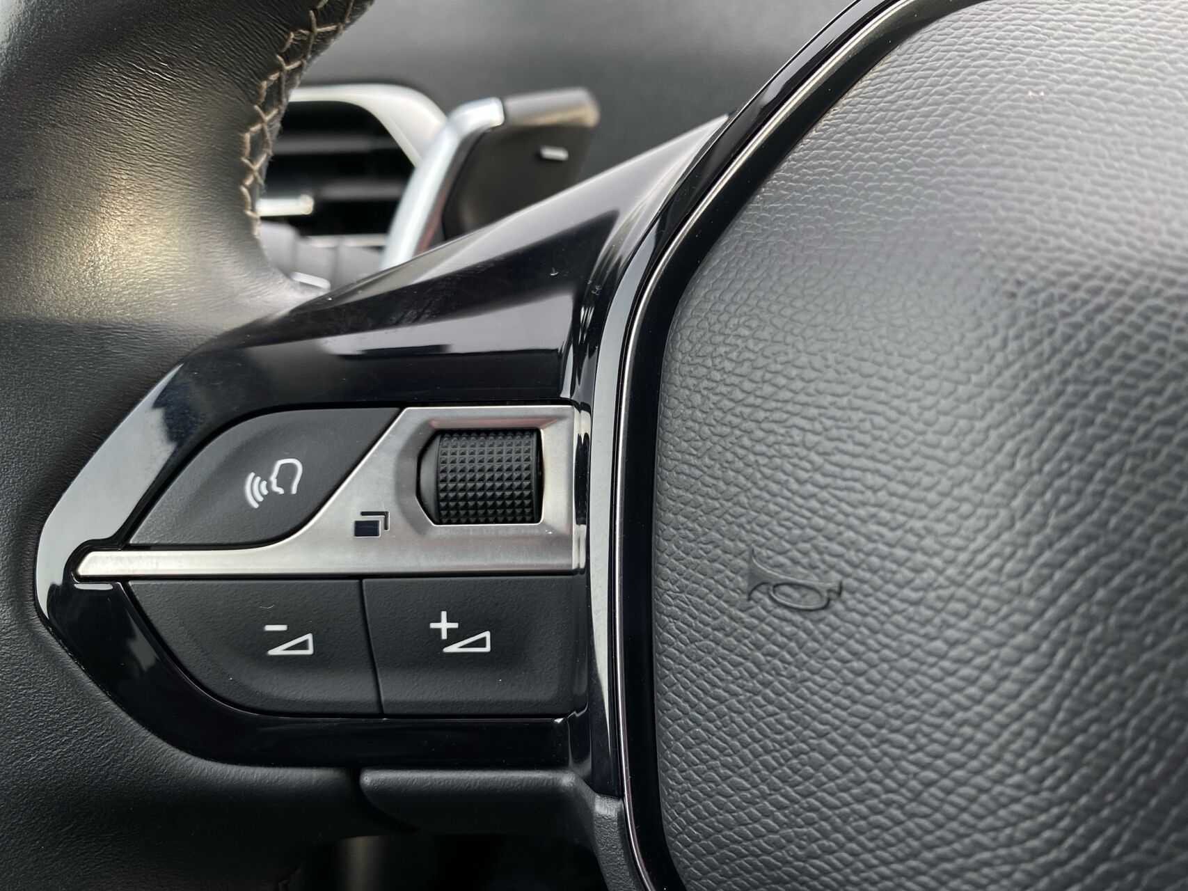 Billede af Peugeot 3008 1,6 PureTech  Plugin-hybrid Allure Pack EAT8 225HK 5d 8g Aut.