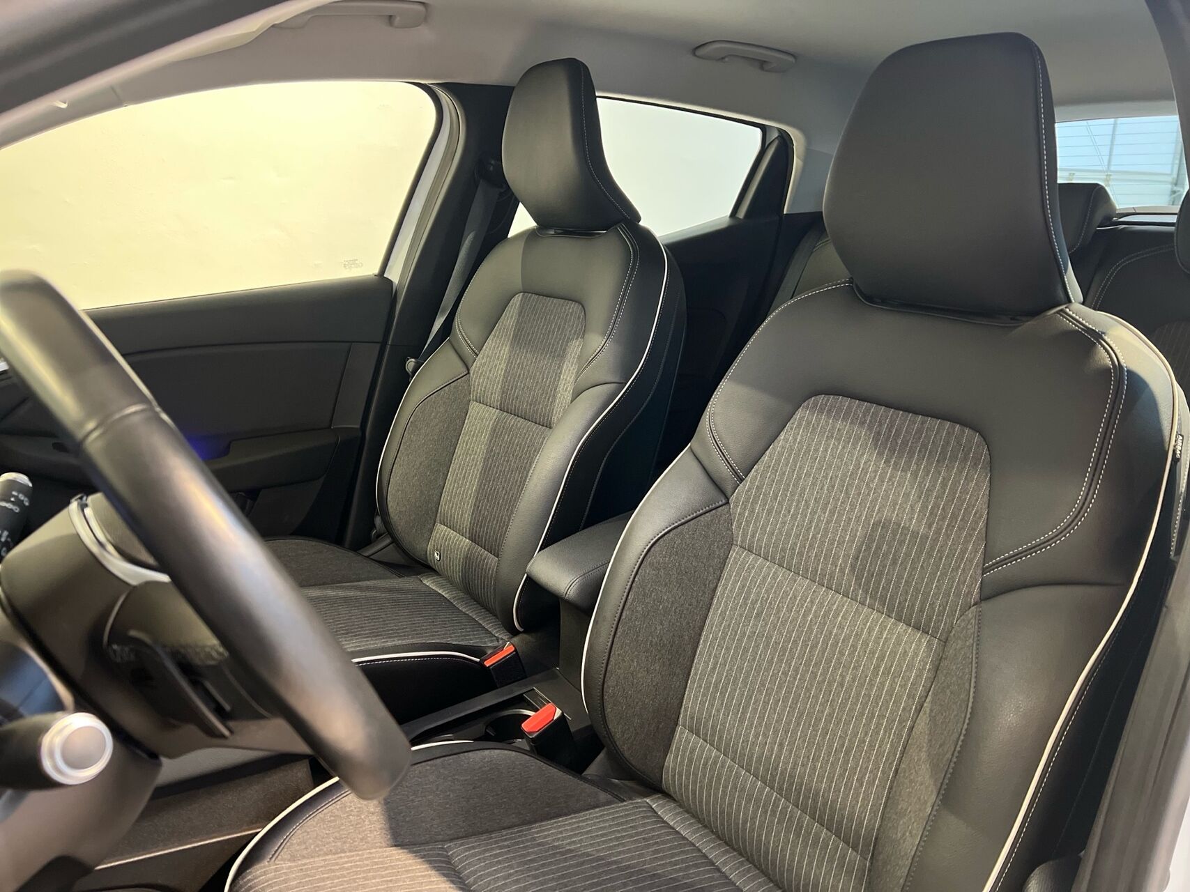 Billede af Renault Clio 1,3 TCE Intens EDC 130HK 5d 7g Aut.