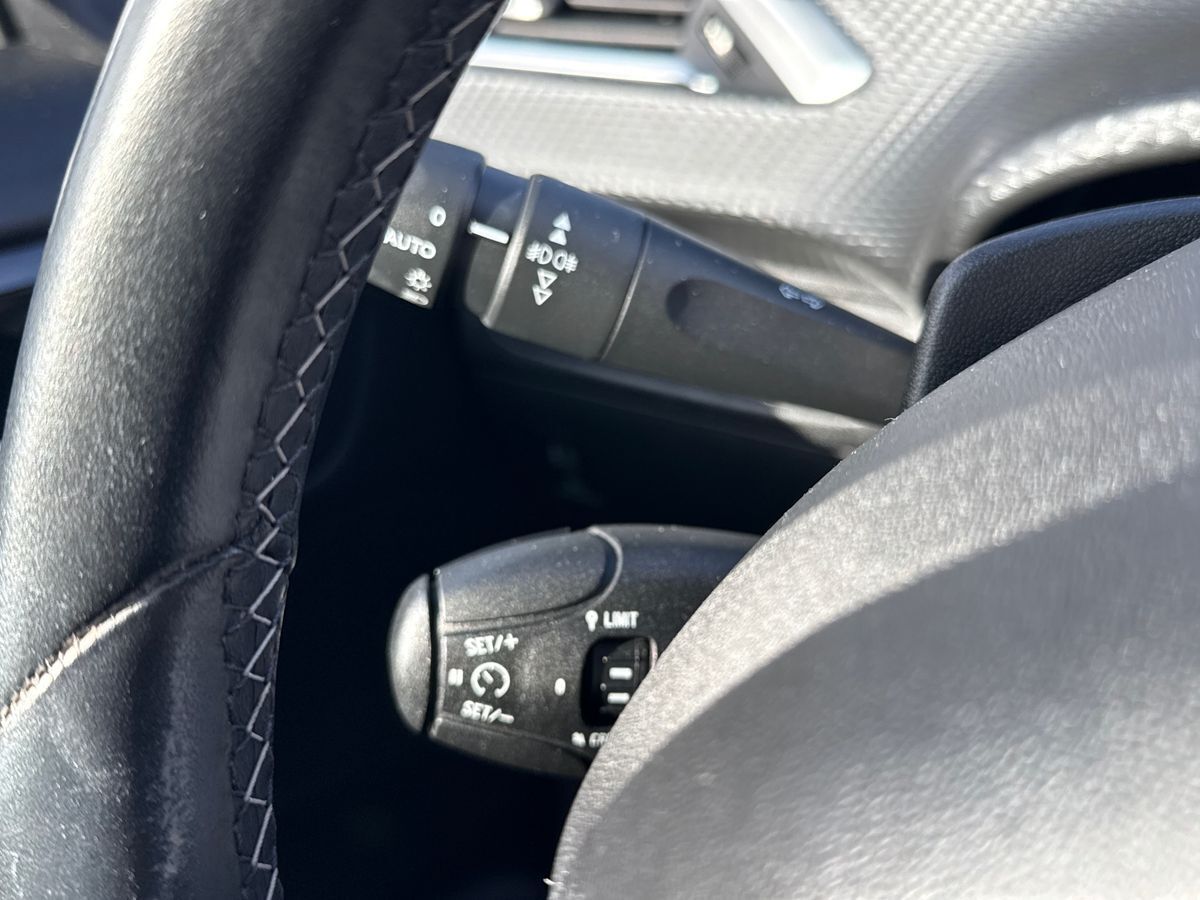 Billede af Peugeot 208 1,2 PureTech Signature Sky 82HK 5d