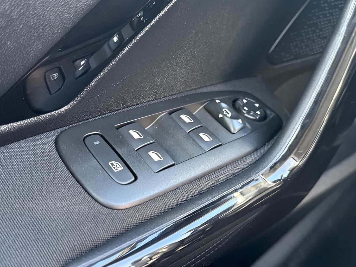 Billede af Peugeot 208 1,2 PureTech Signature Sky 82HK 5d