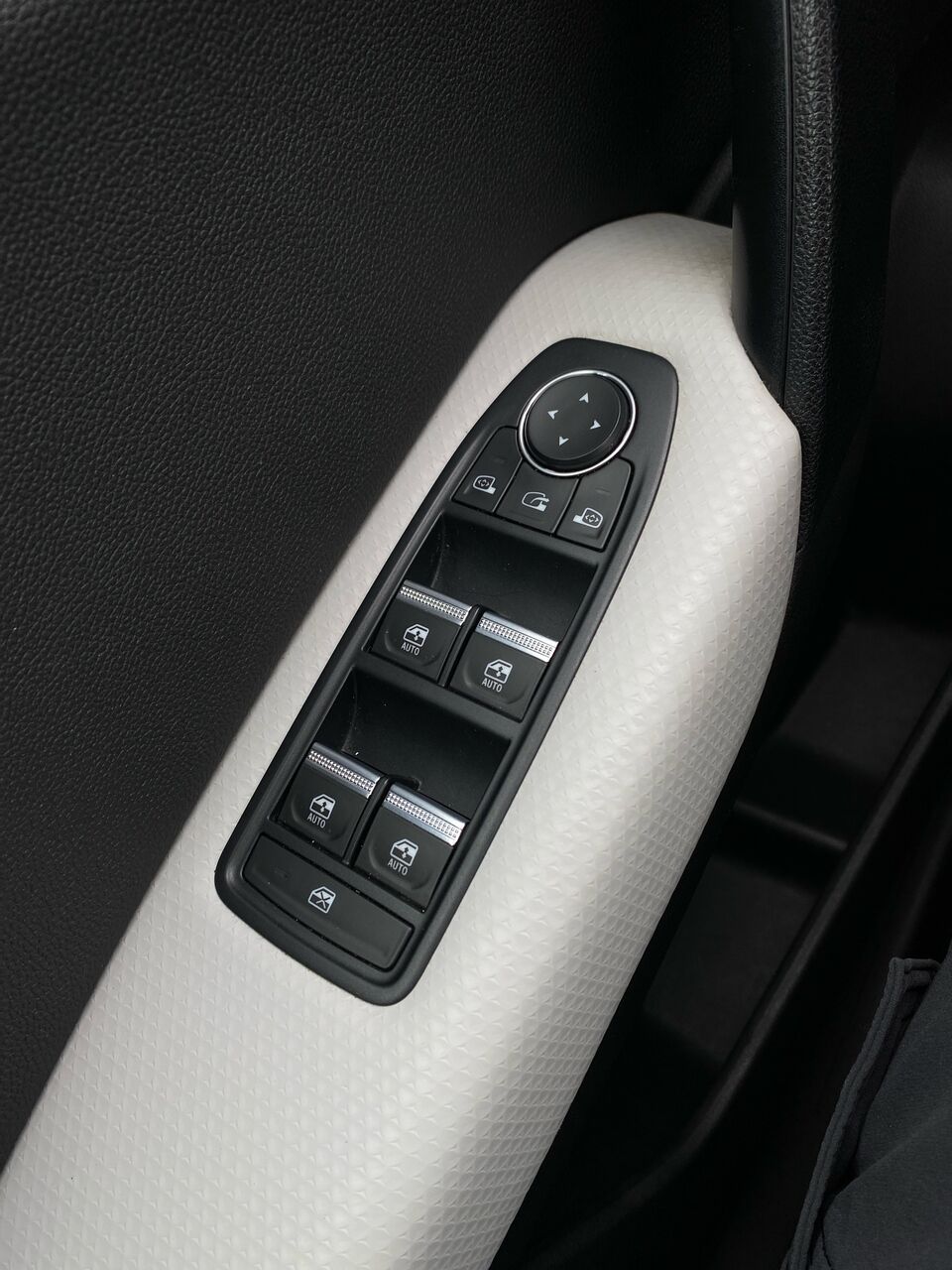 Billede af Renault Captur 1,6 E-TECH  Plugin-hybrid Intens 160HK 5d Aut.