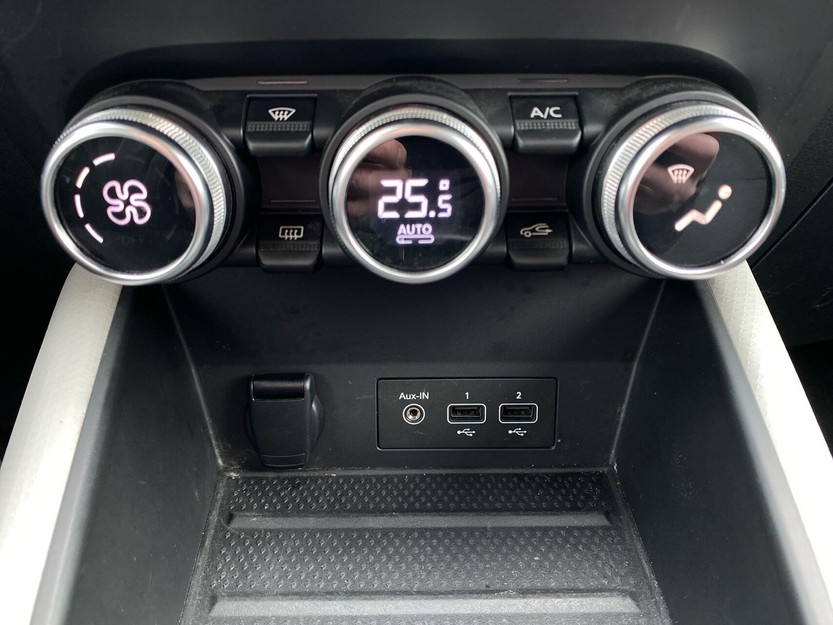 Billede af Renault Captur 1,6 E-TECH  Plugin-hybrid Intens 160HK 5d Aut.