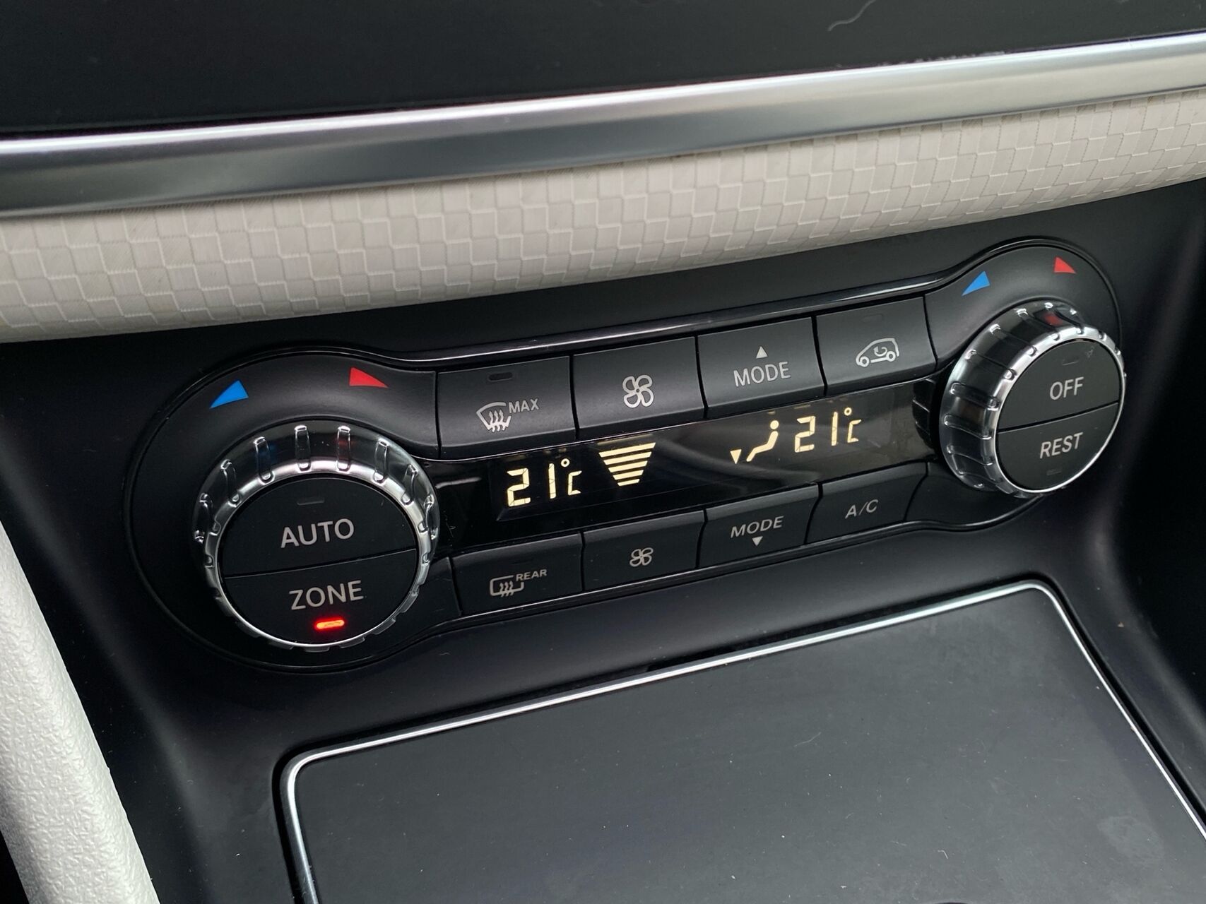 Billede af Mercedes-Benz A180 1,6 BlueEfficiency Edition 122HK 5d 6g