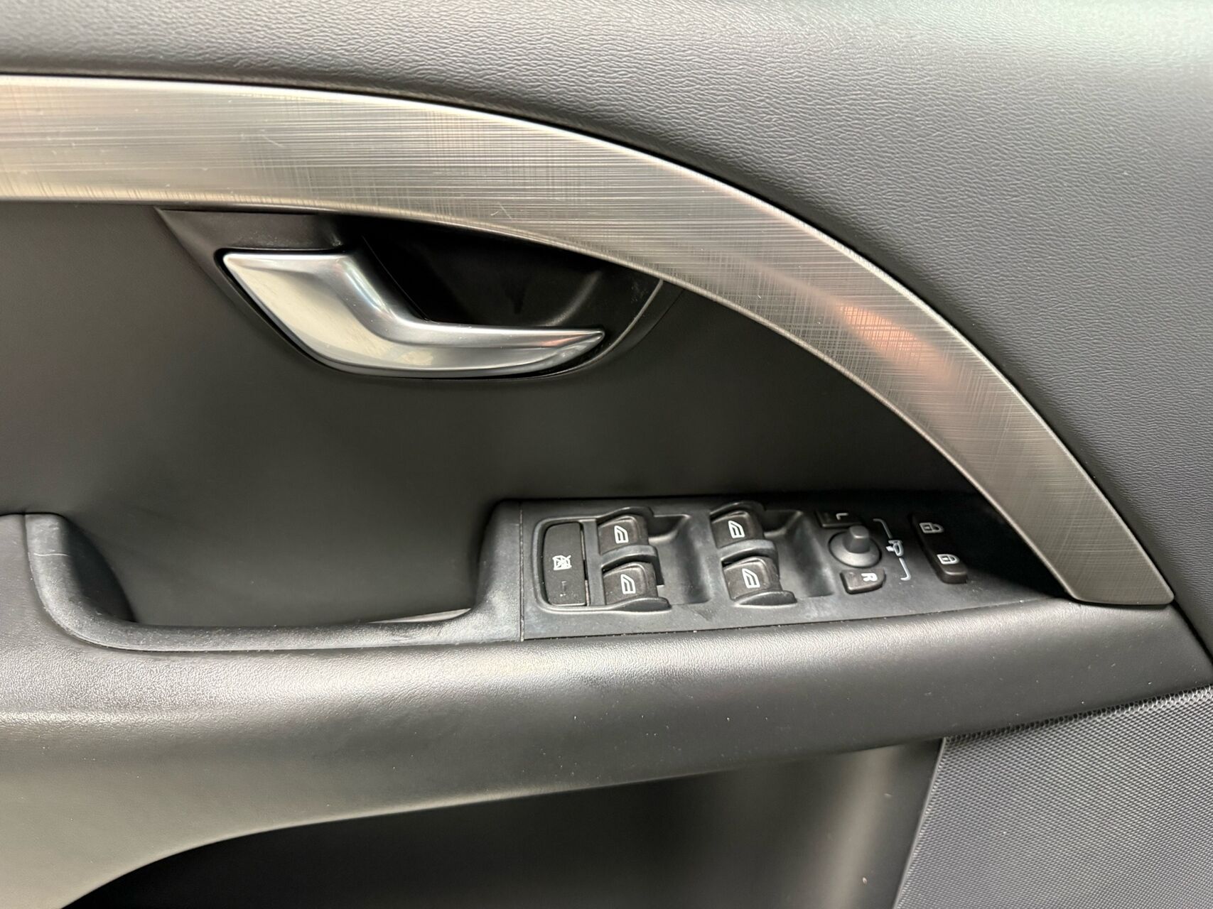 Billede af Volvo V70 2,4 D Momentum Geartronic 163HK Stc 6g Aut.