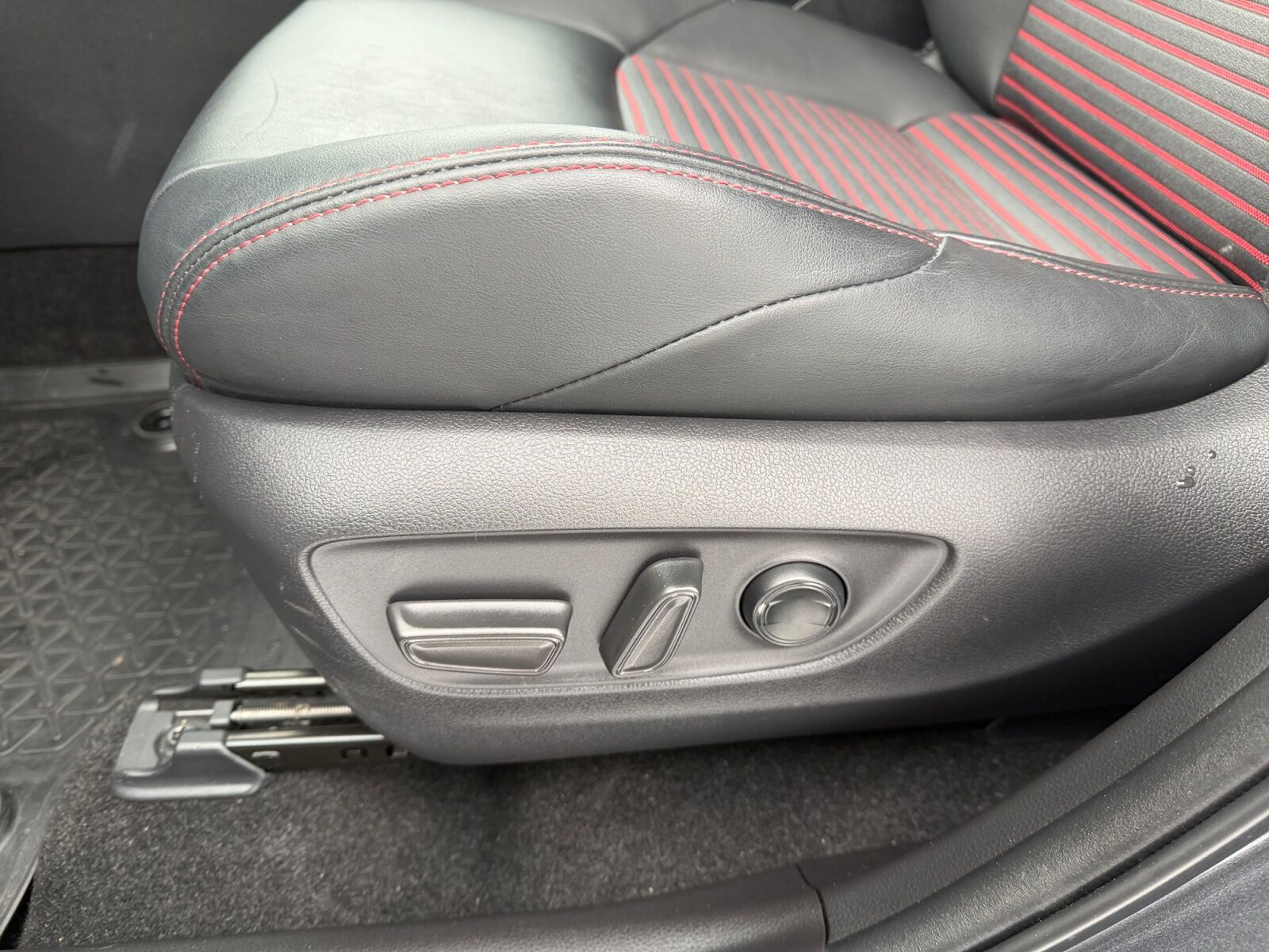 Billede af Toyota RAV4 Plug-in 2,5 Plugin-hybrid H3 Comfort AWD 306HK 5d 6g Aut.