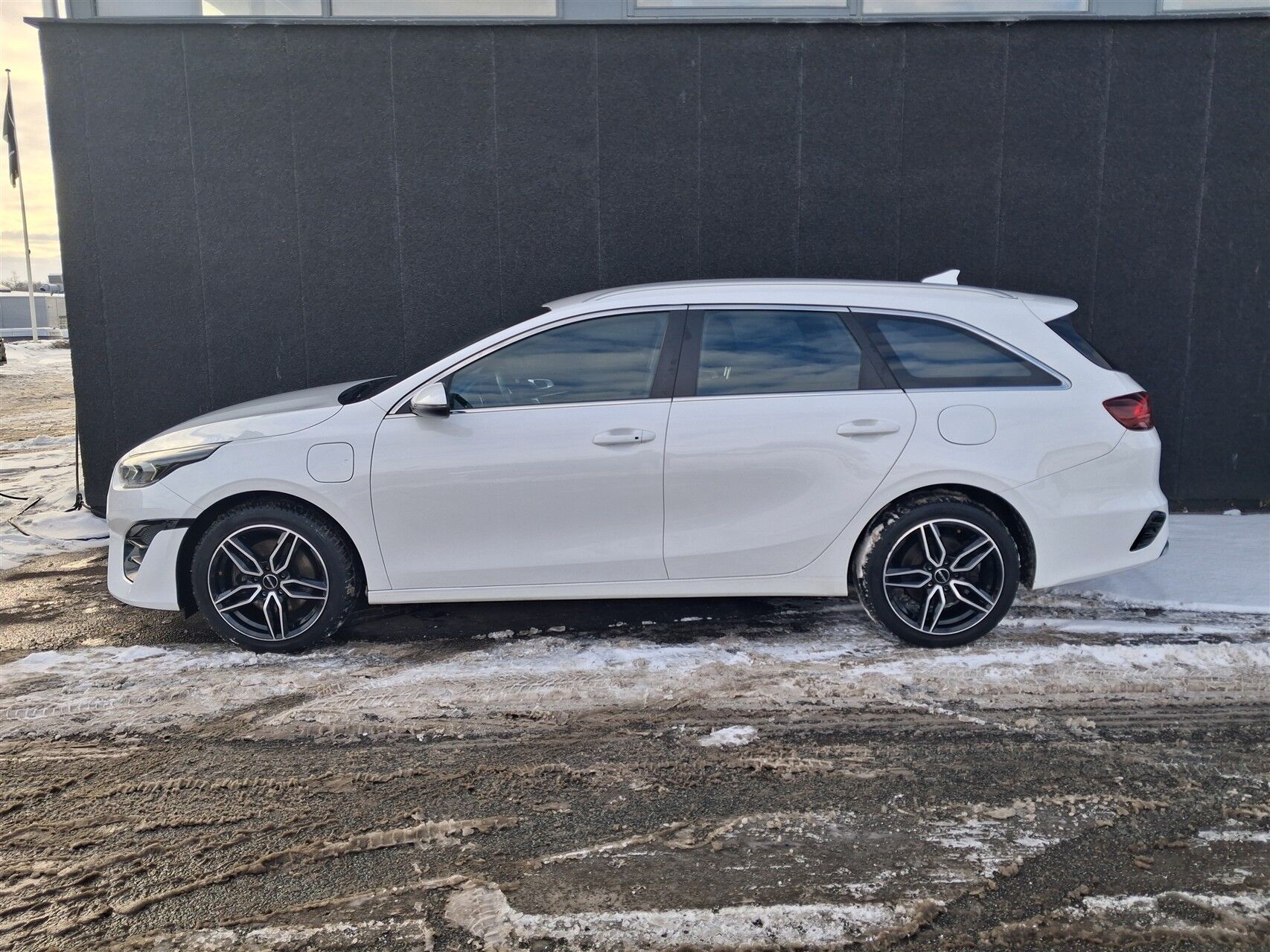 Billede af Kia Ceed SW 1,6 GDI PHEV  Plugin-hybrid Prestige DCT 141HK Stc 6g Aut.