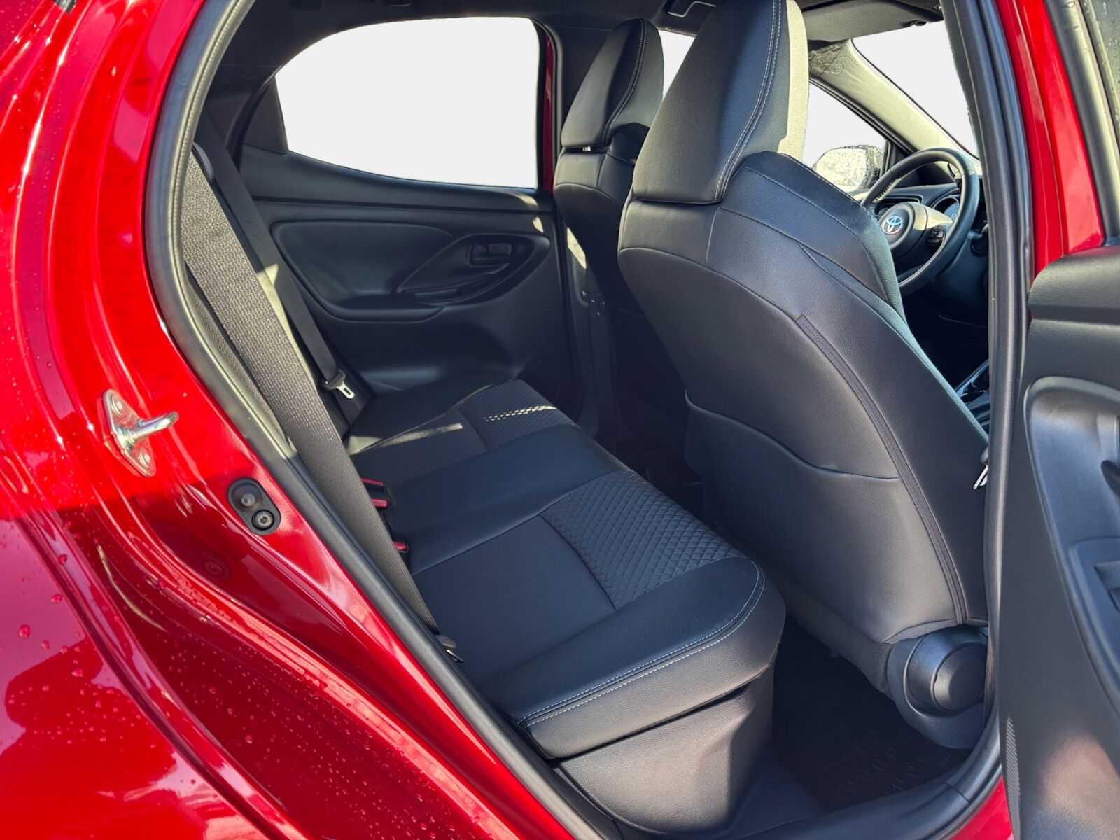 Billede af Toyota Yaris 1,5 Hybrid H3 Style Bi-tone 116HK 5d Trinl. Gear