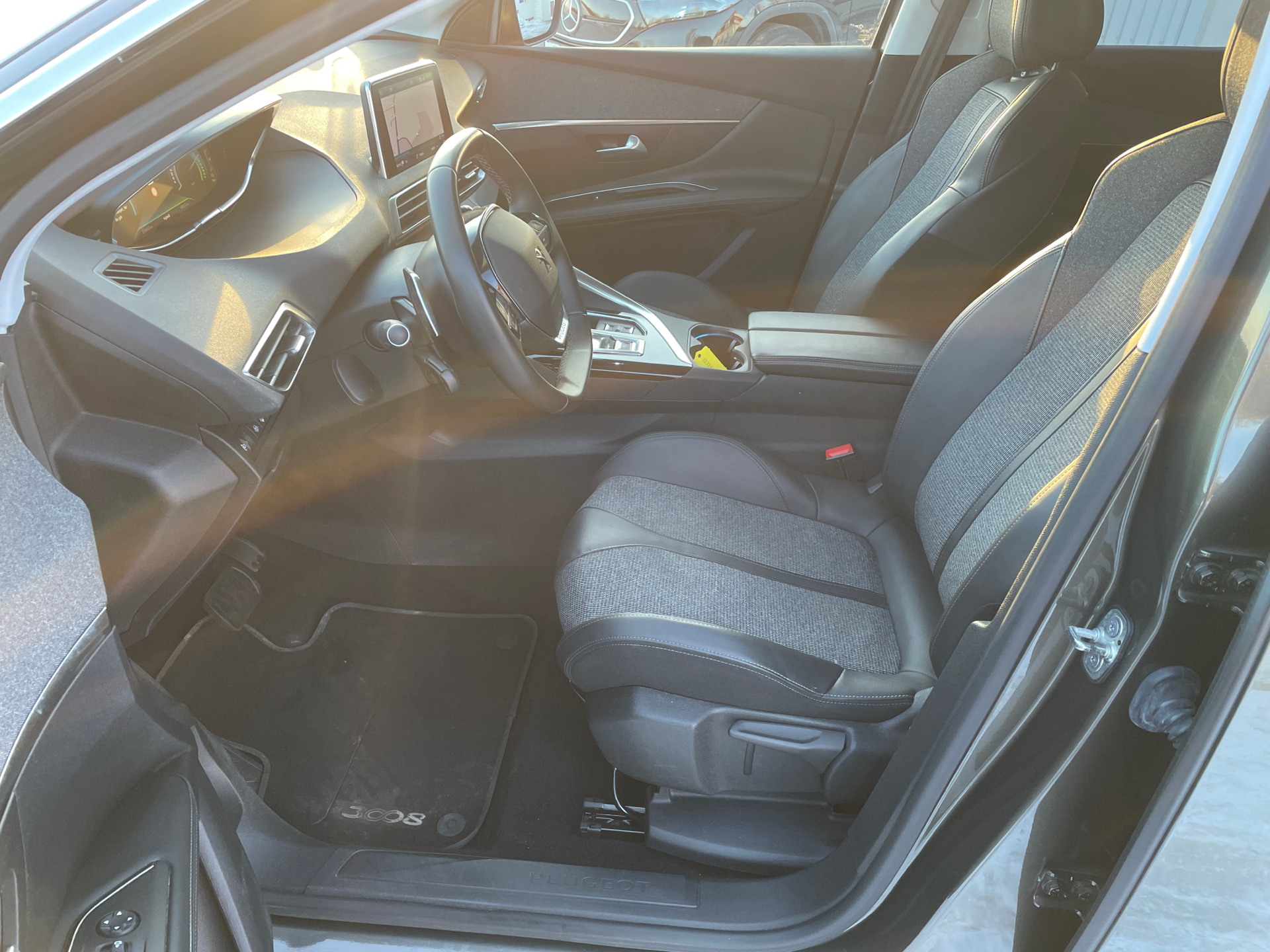 Billede af Peugeot 3008 1,6 PureTech  Plugin-hybrid Allure LTD EAT8 225HK 5d 8g Aut.