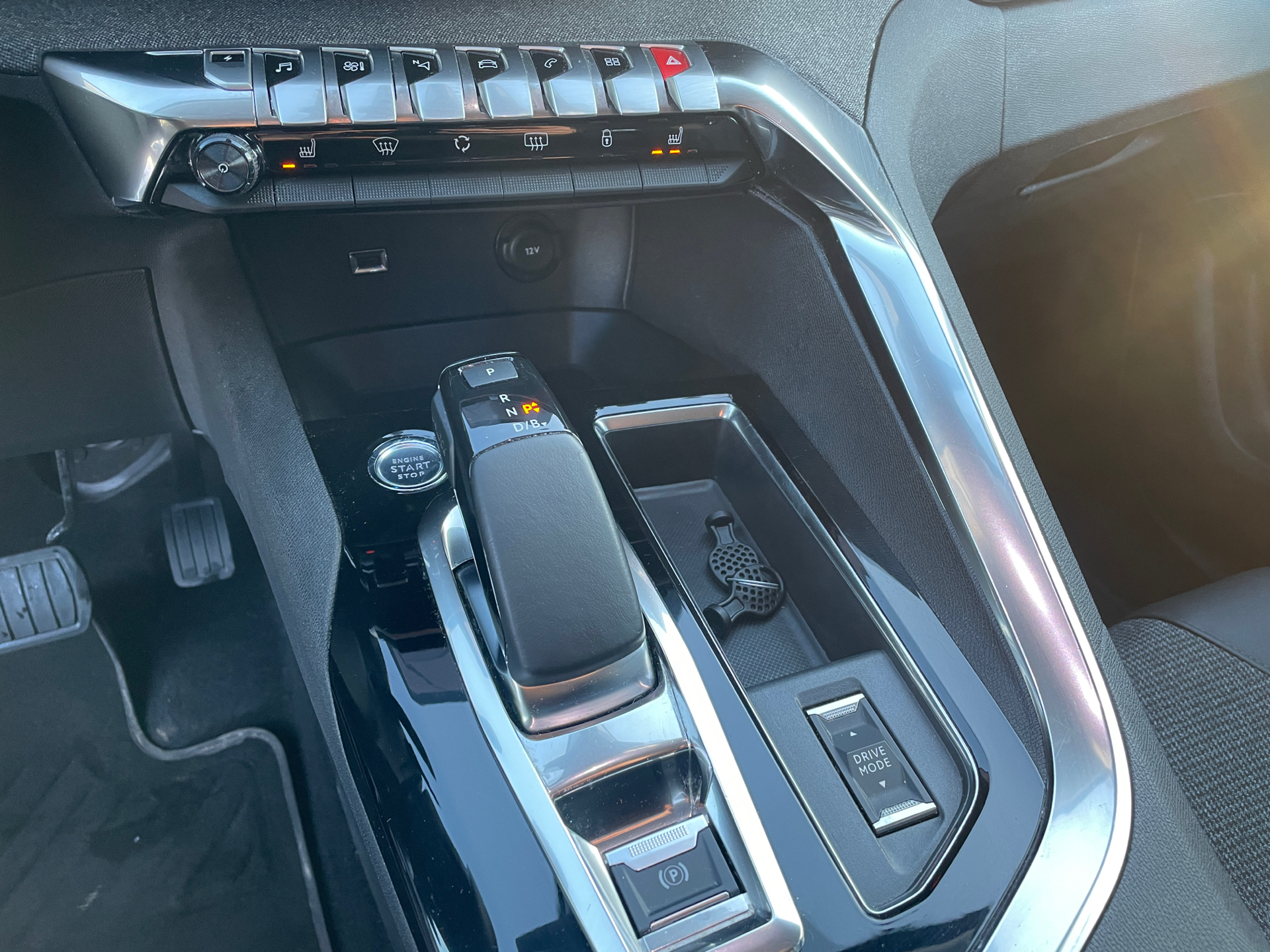 Billede af Peugeot 3008 1,6 PureTech  Plugin-hybrid Allure LTD EAT8 225HK 5d 8g Aut.