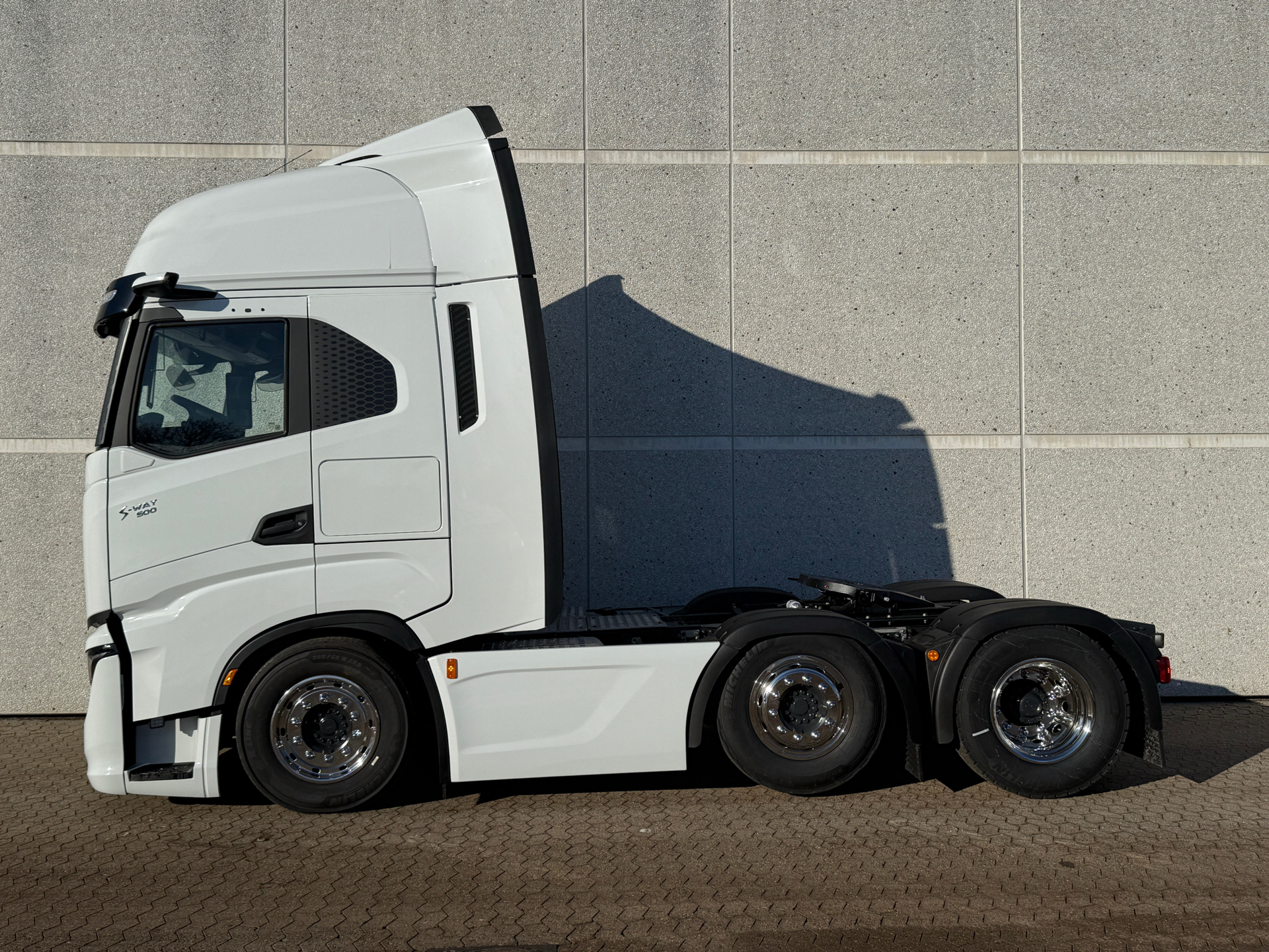 Billede af Iveco S-Way 12,9 D AS440S49-E6e Twinsteer 490HK 12g Aut.