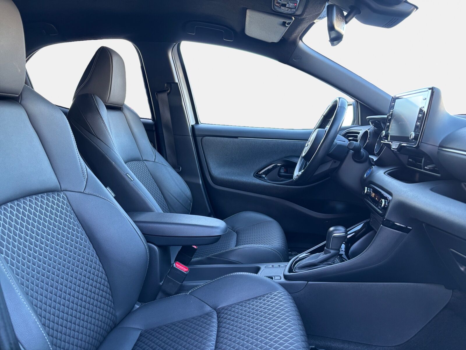 Billede af Toyota Yaris 1,5 Hybrid H3 Style Bi-tone 116HK 5d Trinl. Gear