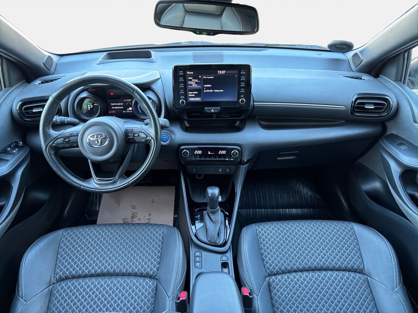 Billede af Toyota Yaris 1,5 Hybrid H3 Style Bi-tone 116HK 5d Trinl. Gear