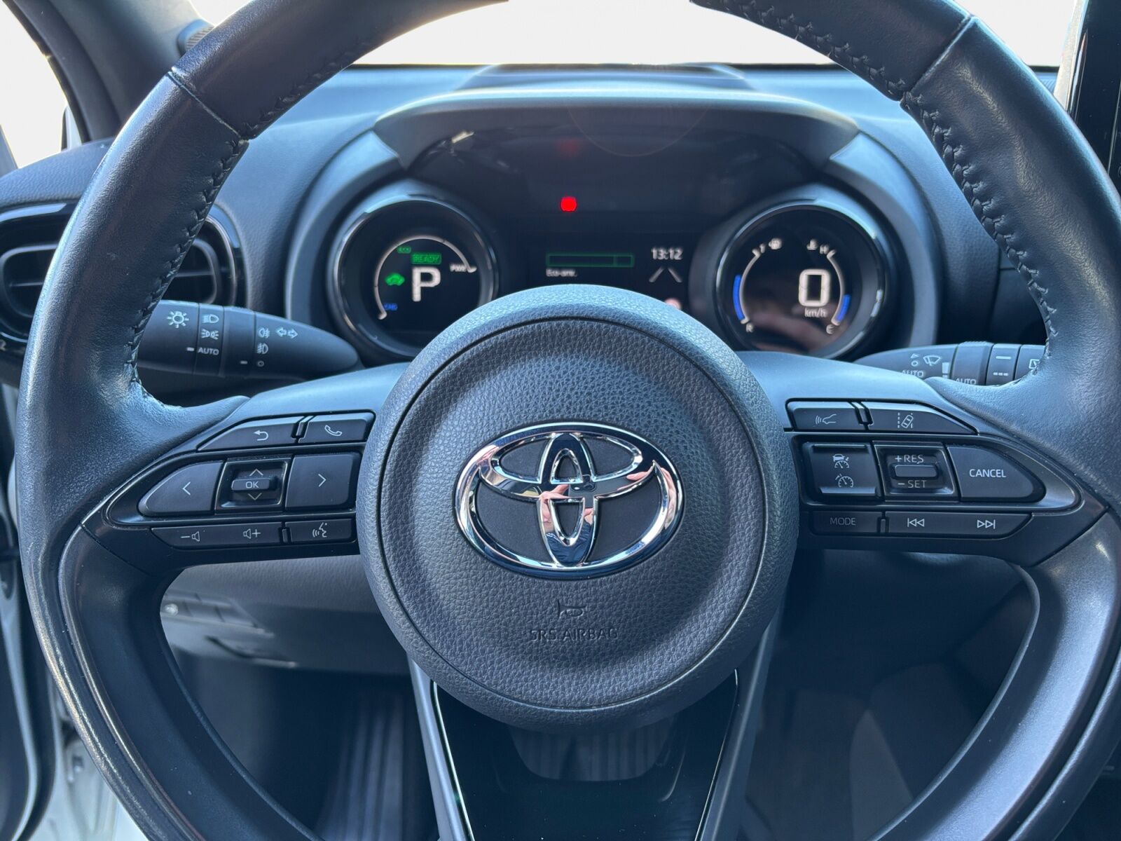 Billede af Toyota Yaris 1,5 Hybrid H3 Style Bi-tone 116HK 5d Trinl. Gear