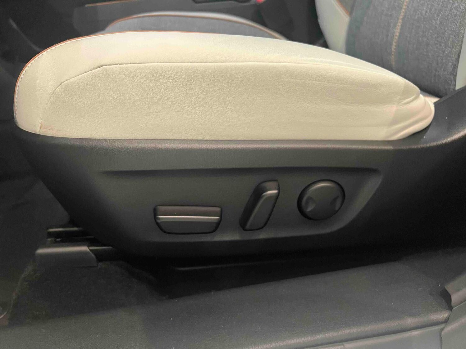 Billede af Mazda MX-30 0,8 e-Skyactiv R-EV  Plugin-hybrid Makoto 170HK 5d Trinl. Gear