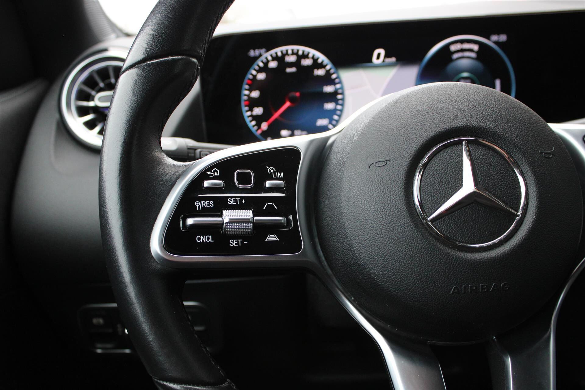 Billede af Mercedes-Benz EQA 300 EL 4Matic 228HK 5d Aut.