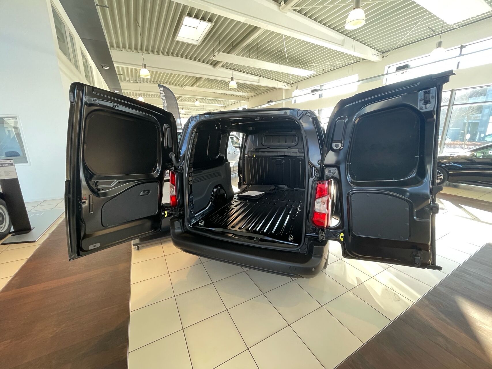 Billede af Peugeot e-Partner L2 V2 EL Premium 136HK Van Aut.