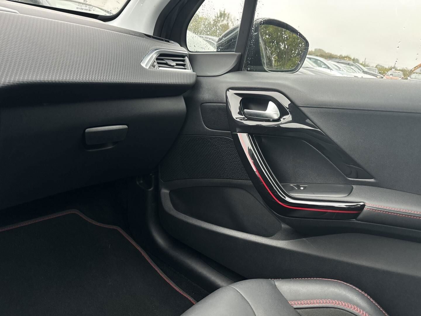 Billede af Peugeot 2008 1,6 BlueHDi GT Line Sky 120HK 6g