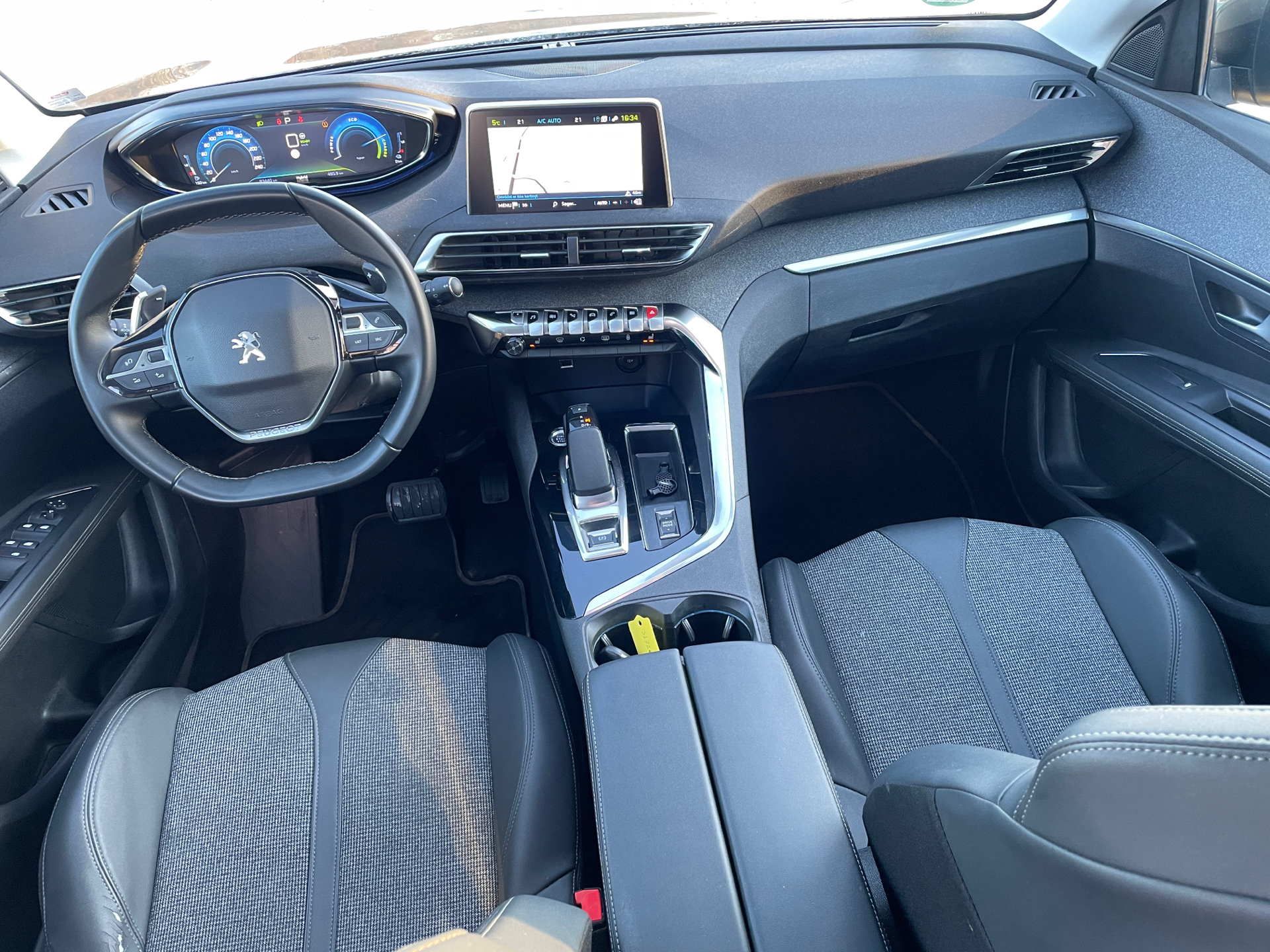 Billede af Peugeot 3008 1,6 PureTech  Plugin-hybrid Allure LTD EAT8 225HK 5d 8g Aut.