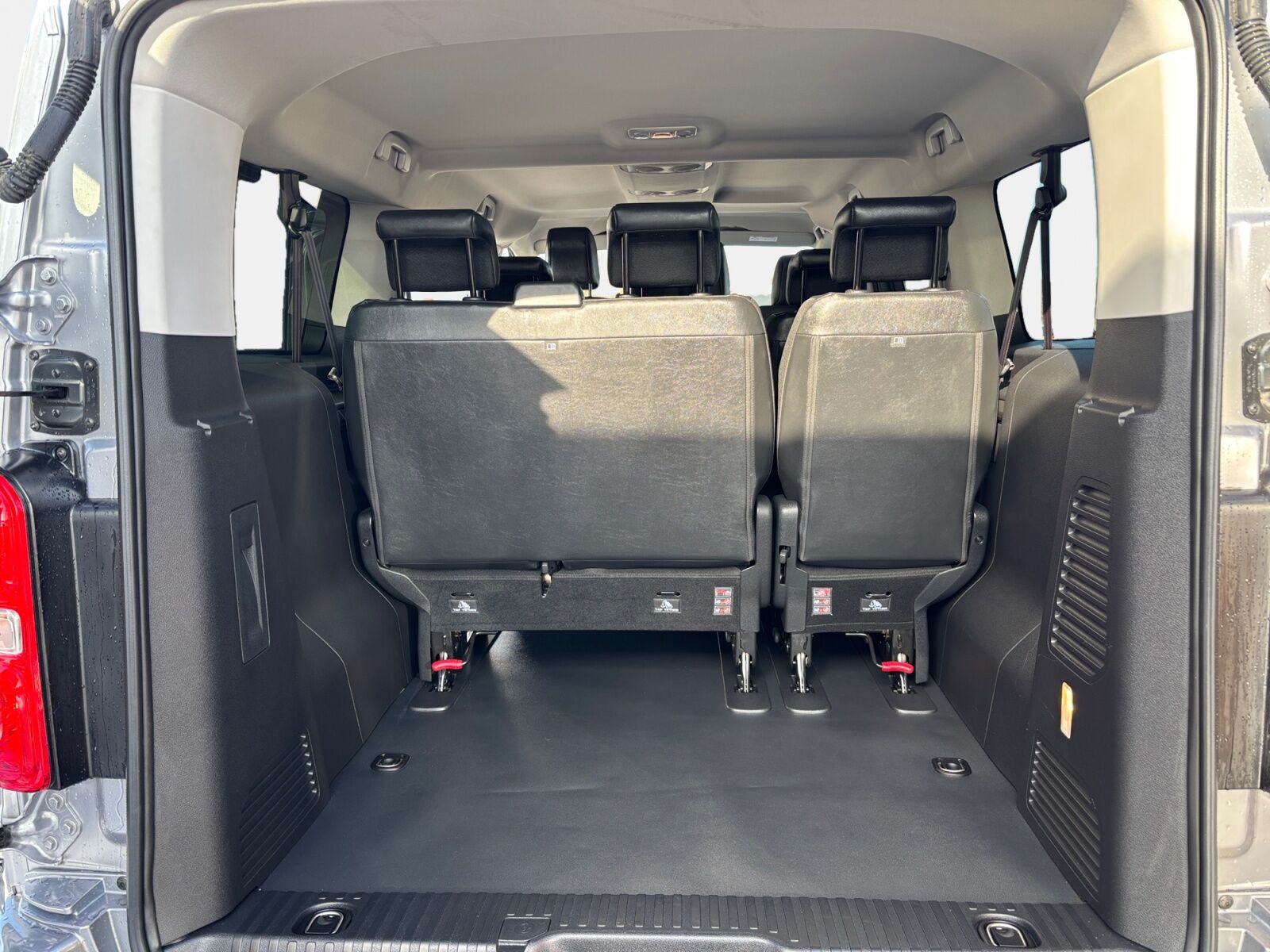 Billede af Toyota Proace Verso Electric Long EL Shuttle To skydedøre 136HK Aut.