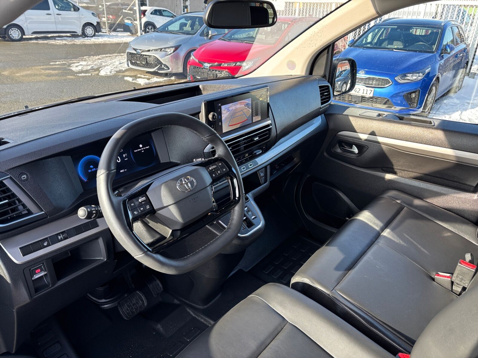 Billede af Toyota Proace Verso Electric Long EL Shuttle To skydedøre 136HK Aut.