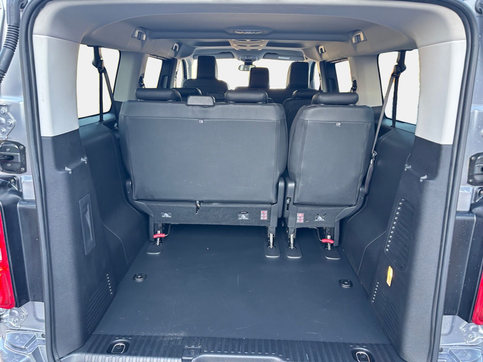 Billede af Toyota Proace Verso Electric Long EL Shuttle To skydedøre 136HK Aut.