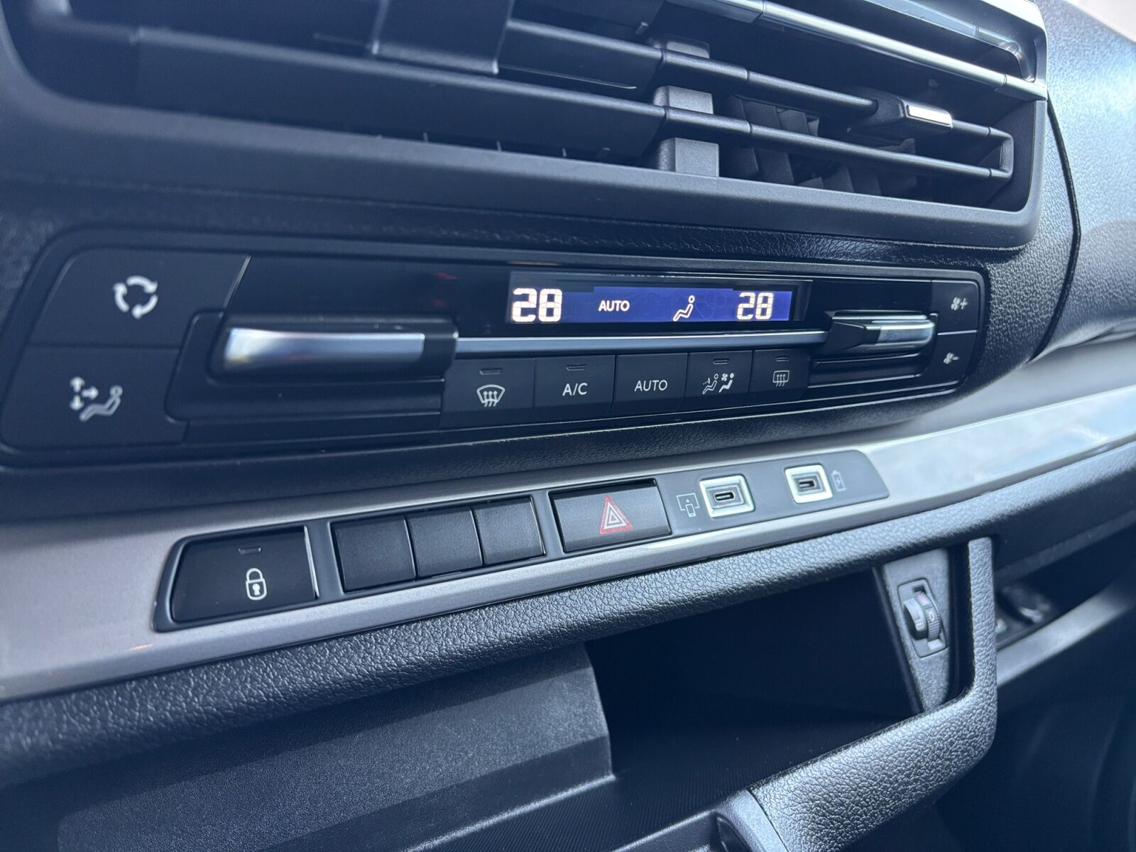 Billede af Toyota Proace Verso Electric Long EL Shuttle To skydedøre 136HK Aut.