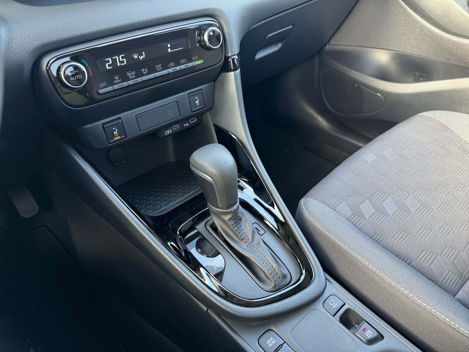 Billede af Toyota Yaris 1,5 Hybrid Style Comfort 116HK 5d Trinl. Gear