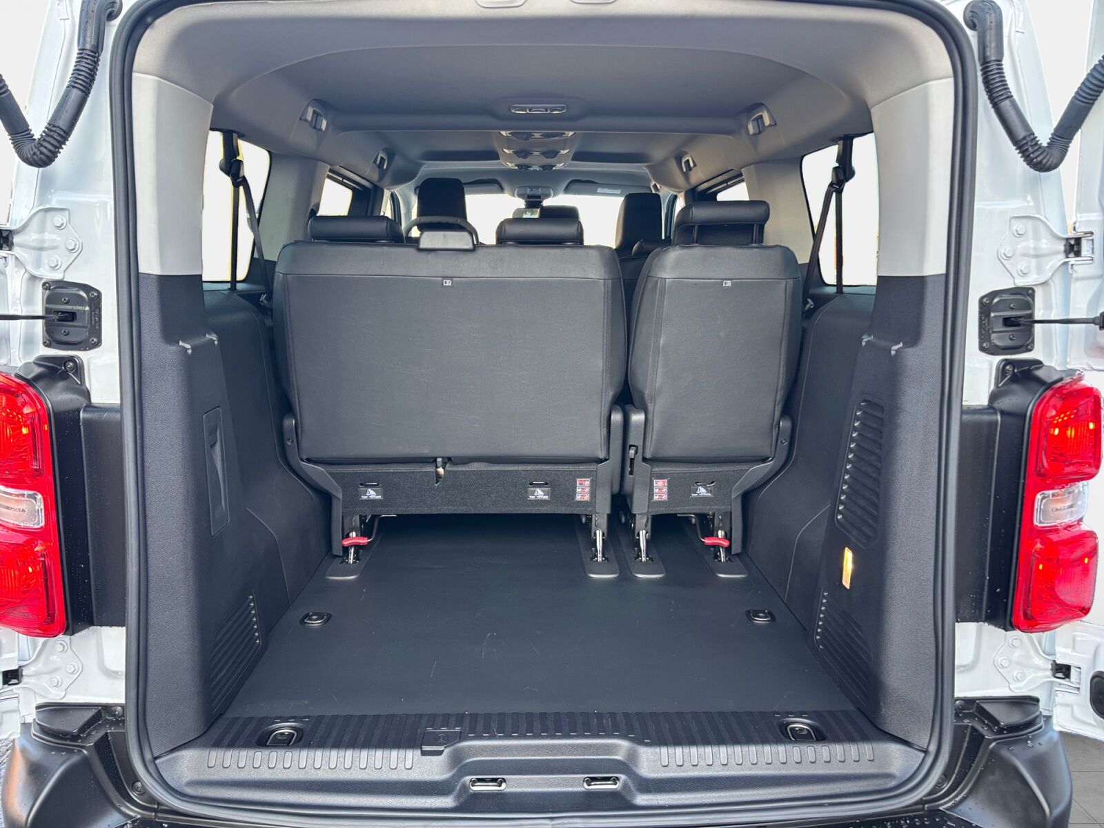 Billede af Toyota Proace Verso Electric Long EL Shuttle To skydedøre 136HK Aut.