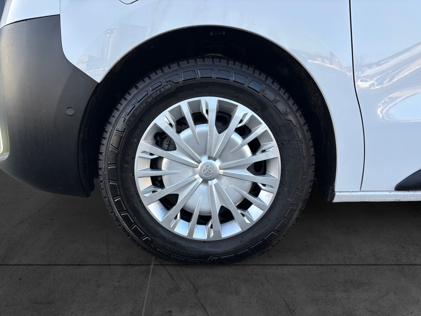 Billede af Toyota Proace Verso Electric Long EL Shuttle To skydedøre 136HK Aut.