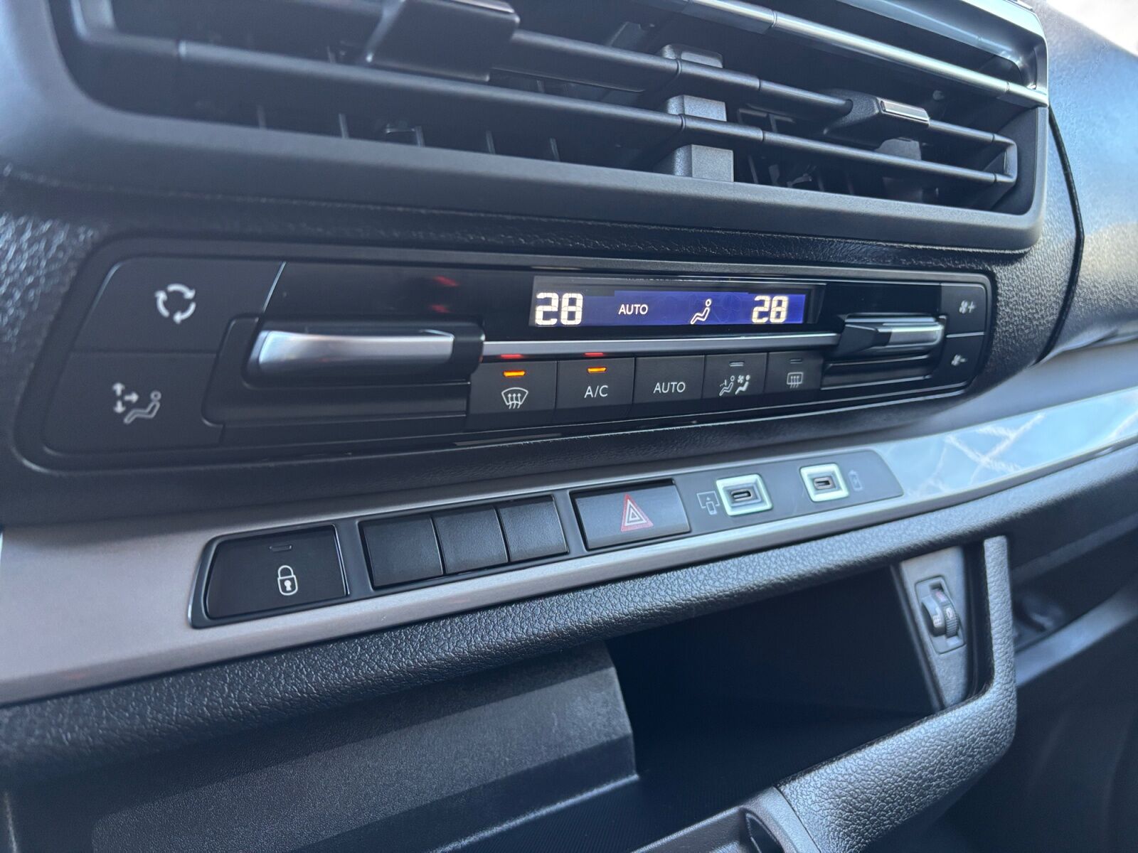 Billede af Toyota Proace Verso Electric Long EL Shuttle To skydedøre 136HK Aut.