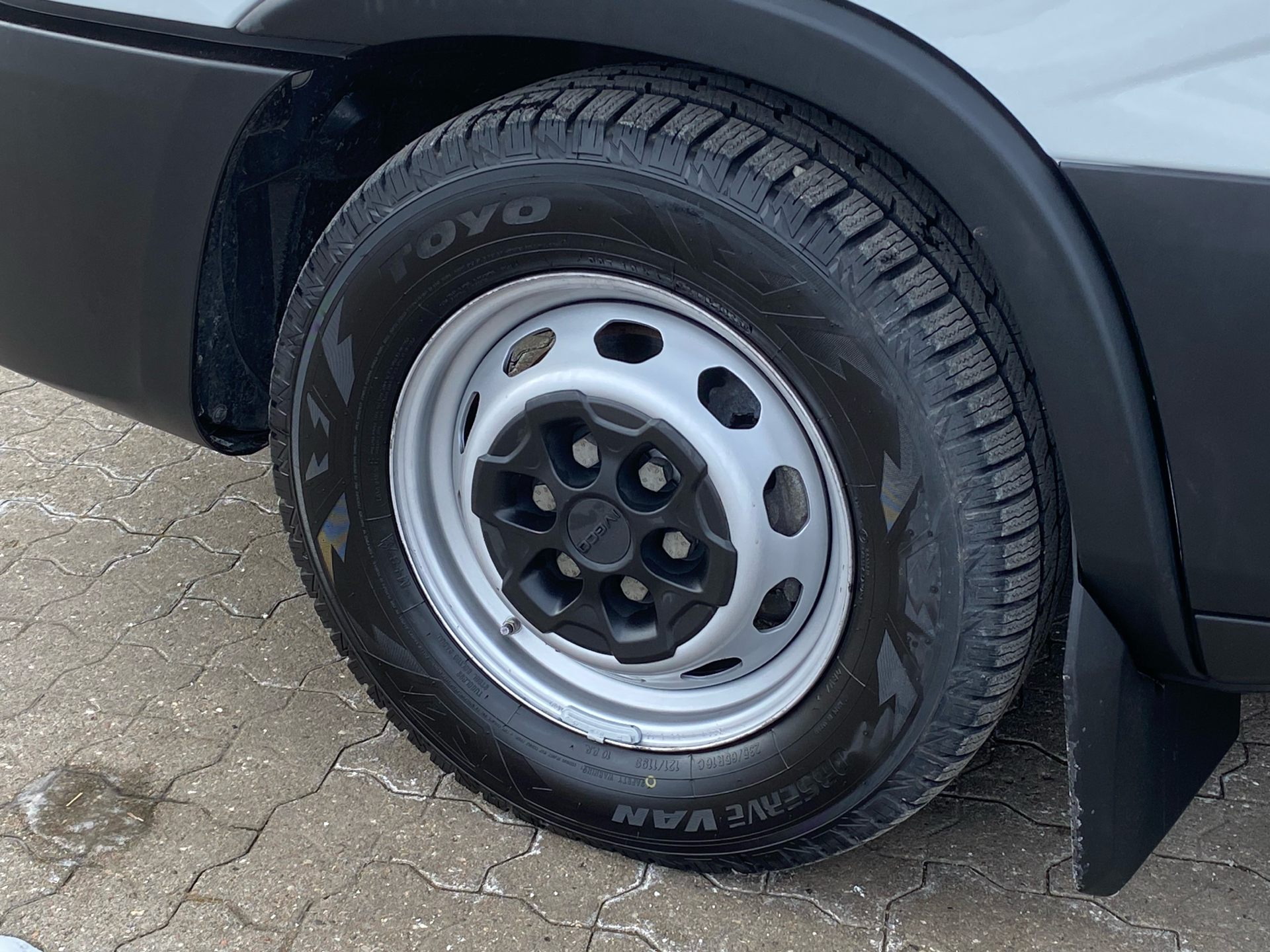Billede af Iveco Daily 35S18 12m3 3,0 D 180HK Van 8g Aut.