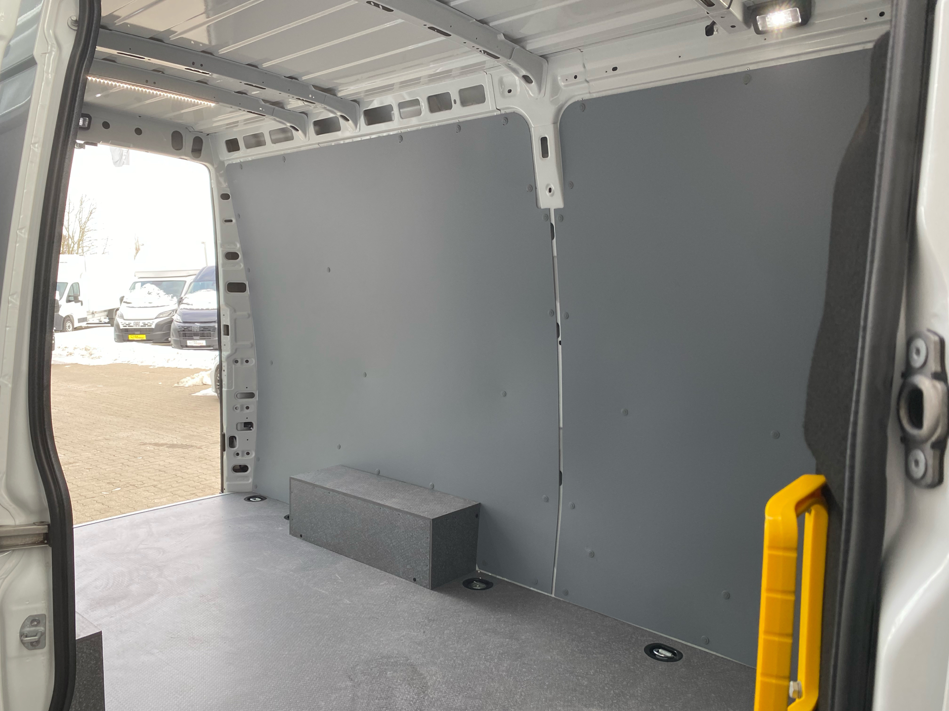 Billede af Iveco Daily 35S18 12m3 3,0 D 180HK Van 8g Aut.
