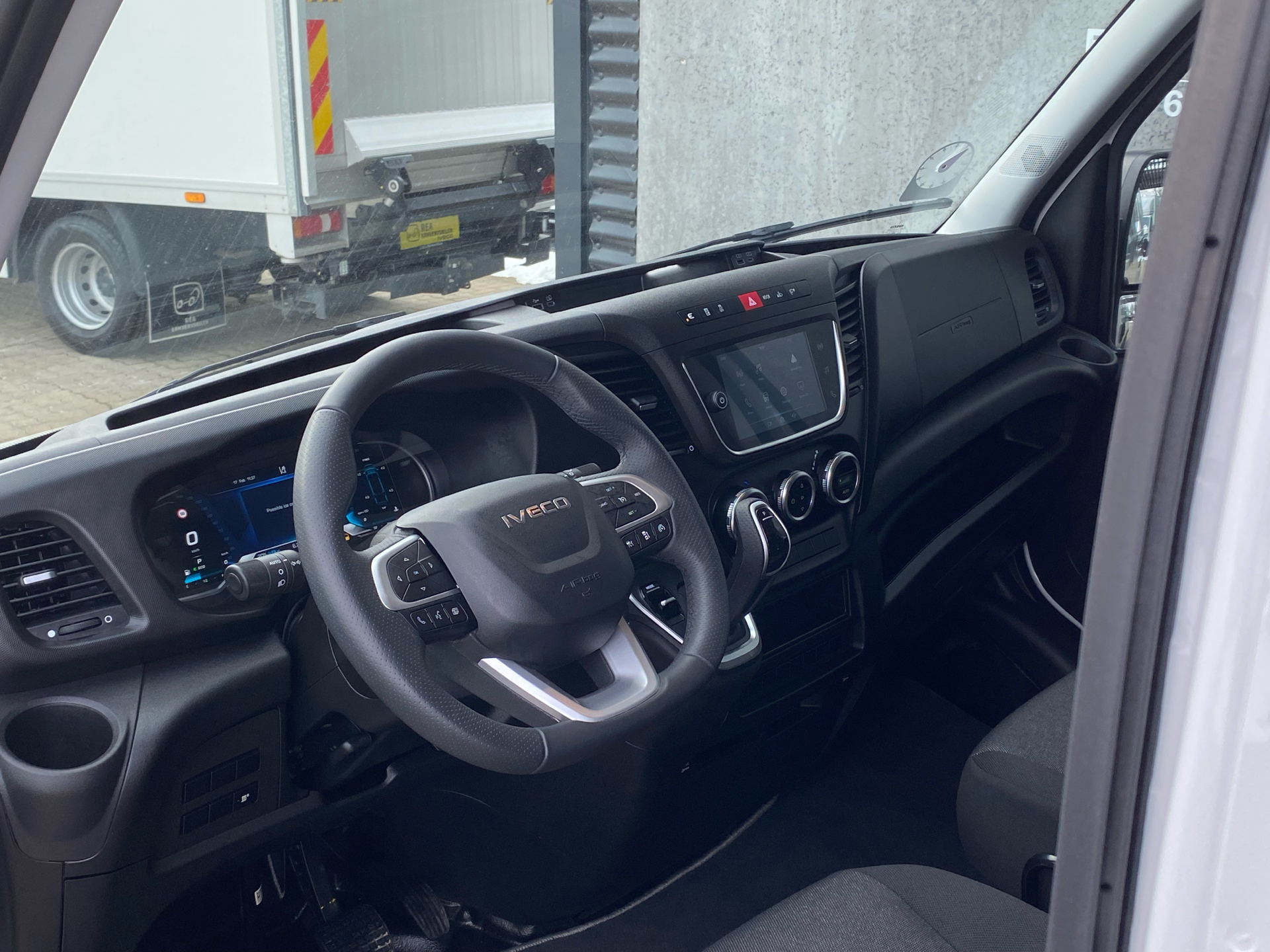 Billede af Iveco Daily 35S18 12m3 3,0 D 180HK Van 8g Aut.