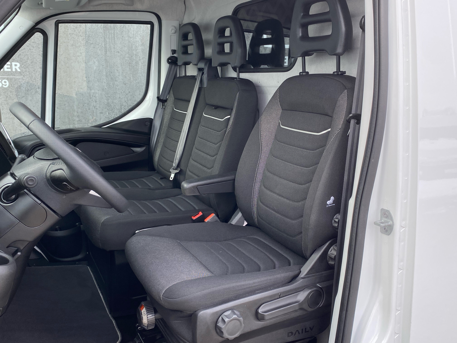 Billede af Iveco Daily 35S18 12m3 3,0 D 180HK Van 8g Aut.