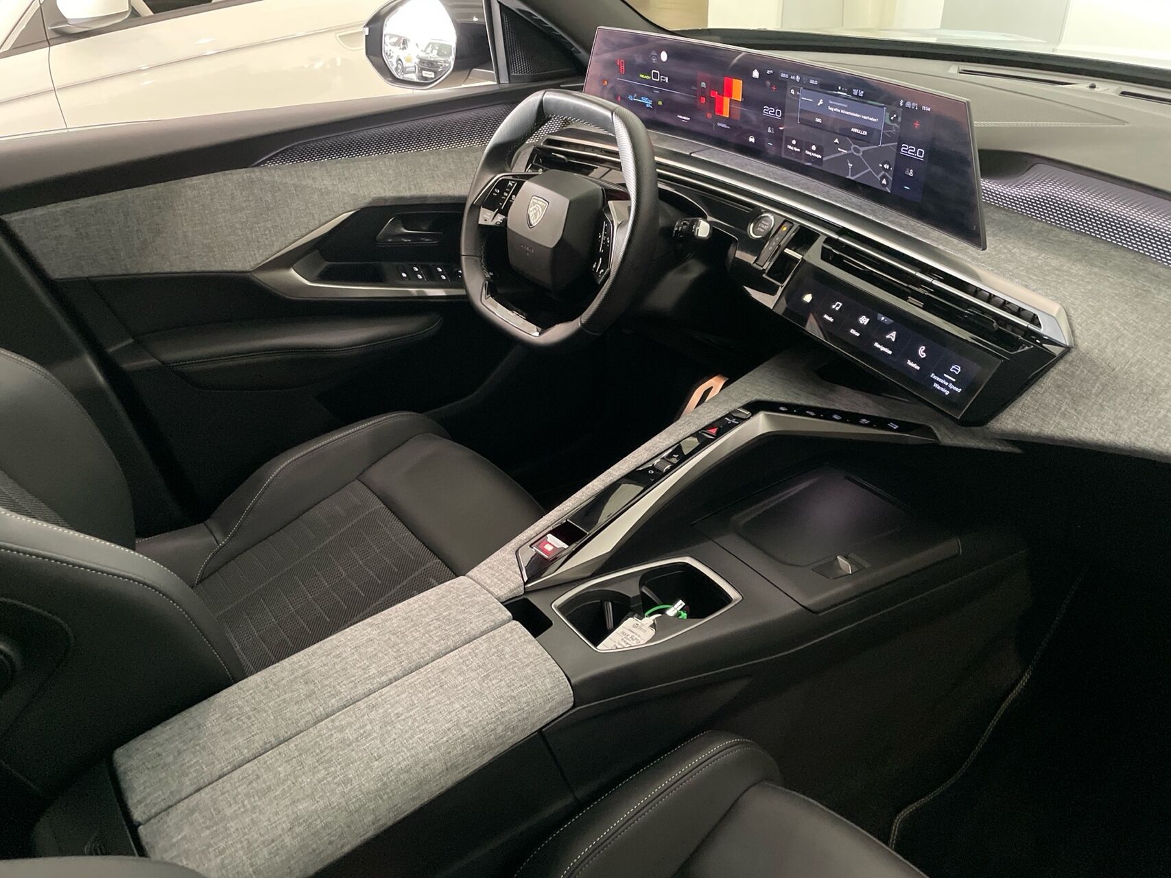 Billede af Peugeot e-3008 EL GT Pack 210HK 5d Aut.