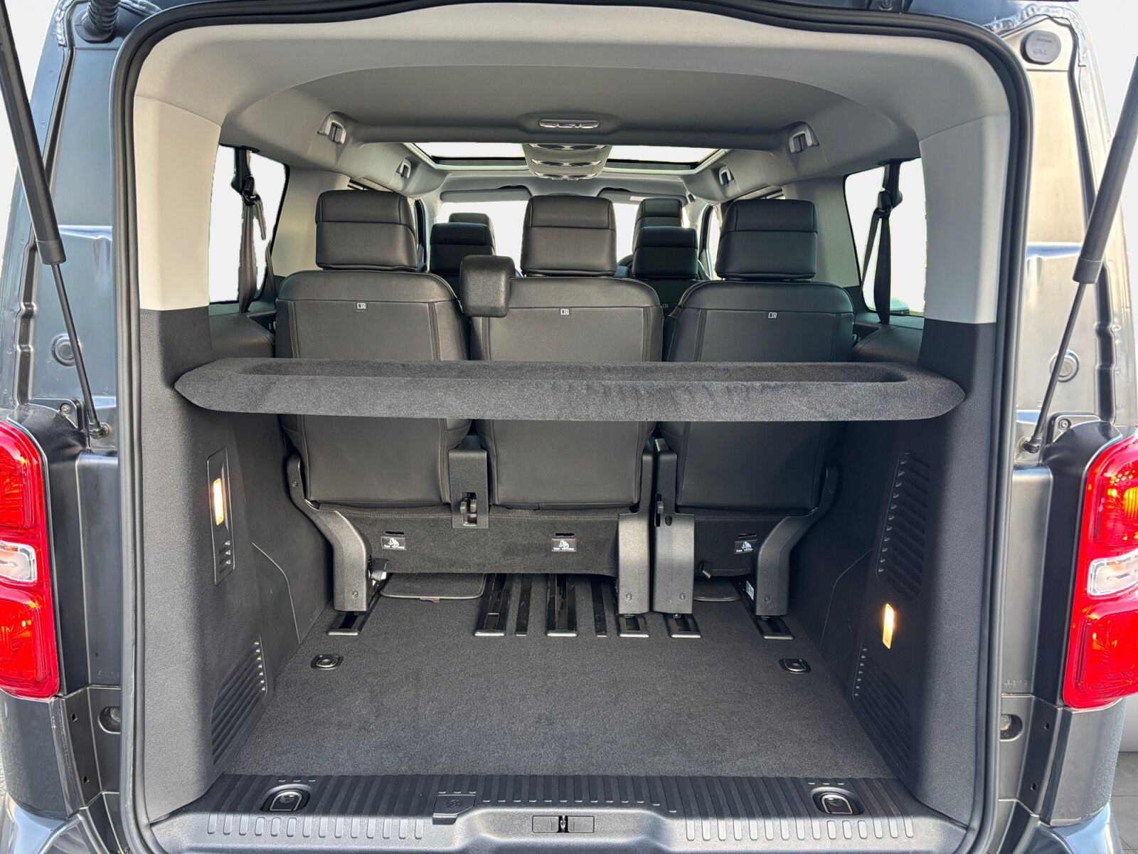 Billede af Toyota Proace Verso Electric Long EL Shuttle To skydedøre 136HK Aut.