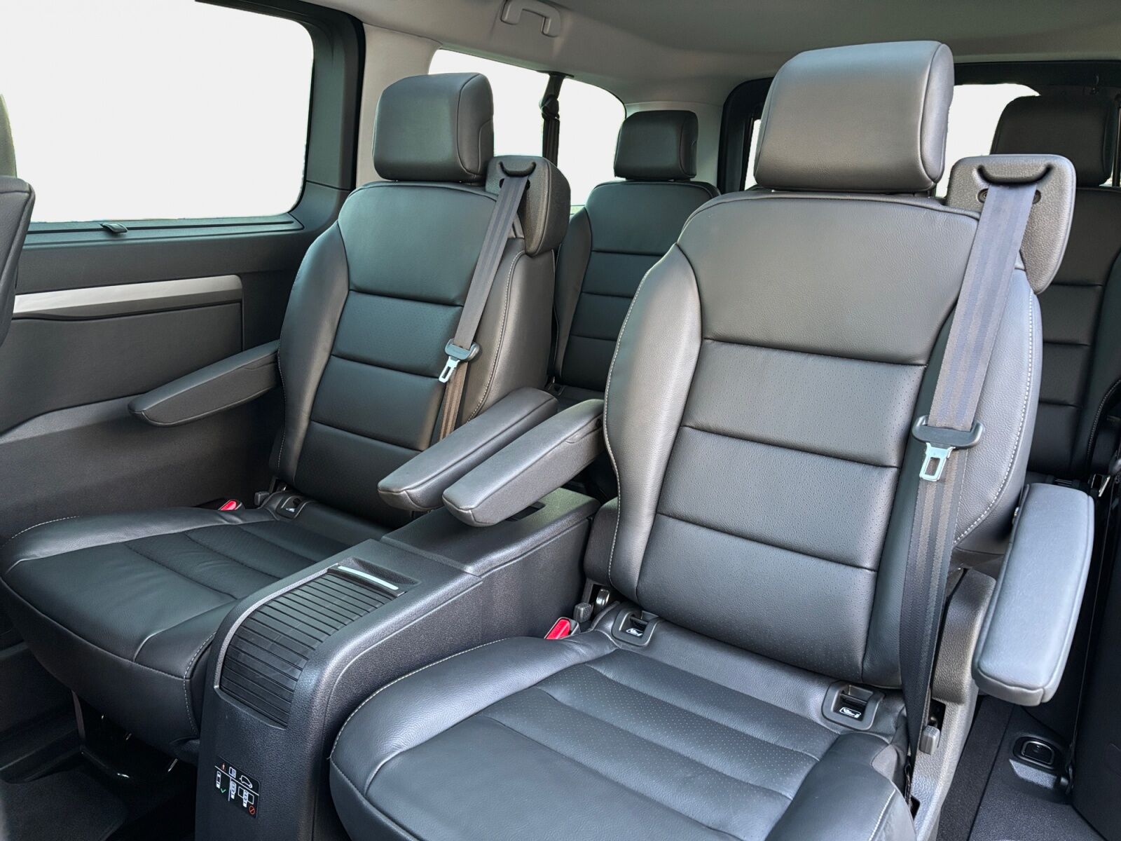 Billede af Toyota Proace Verso Electric Long EL Shuttle To skydedøre 136HK Aut.