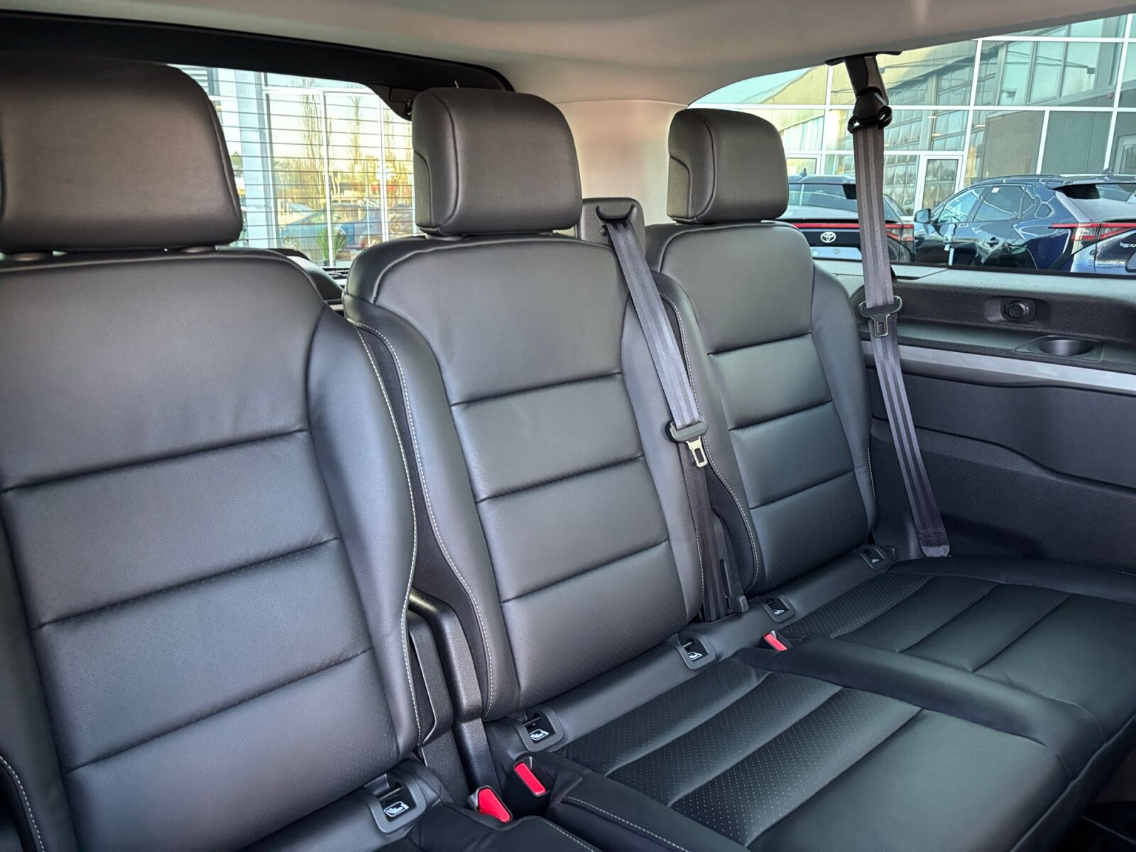 Billede af Toyota Proace Verso Electric Long EL Shuttle To skydedøre 136HK Aut.