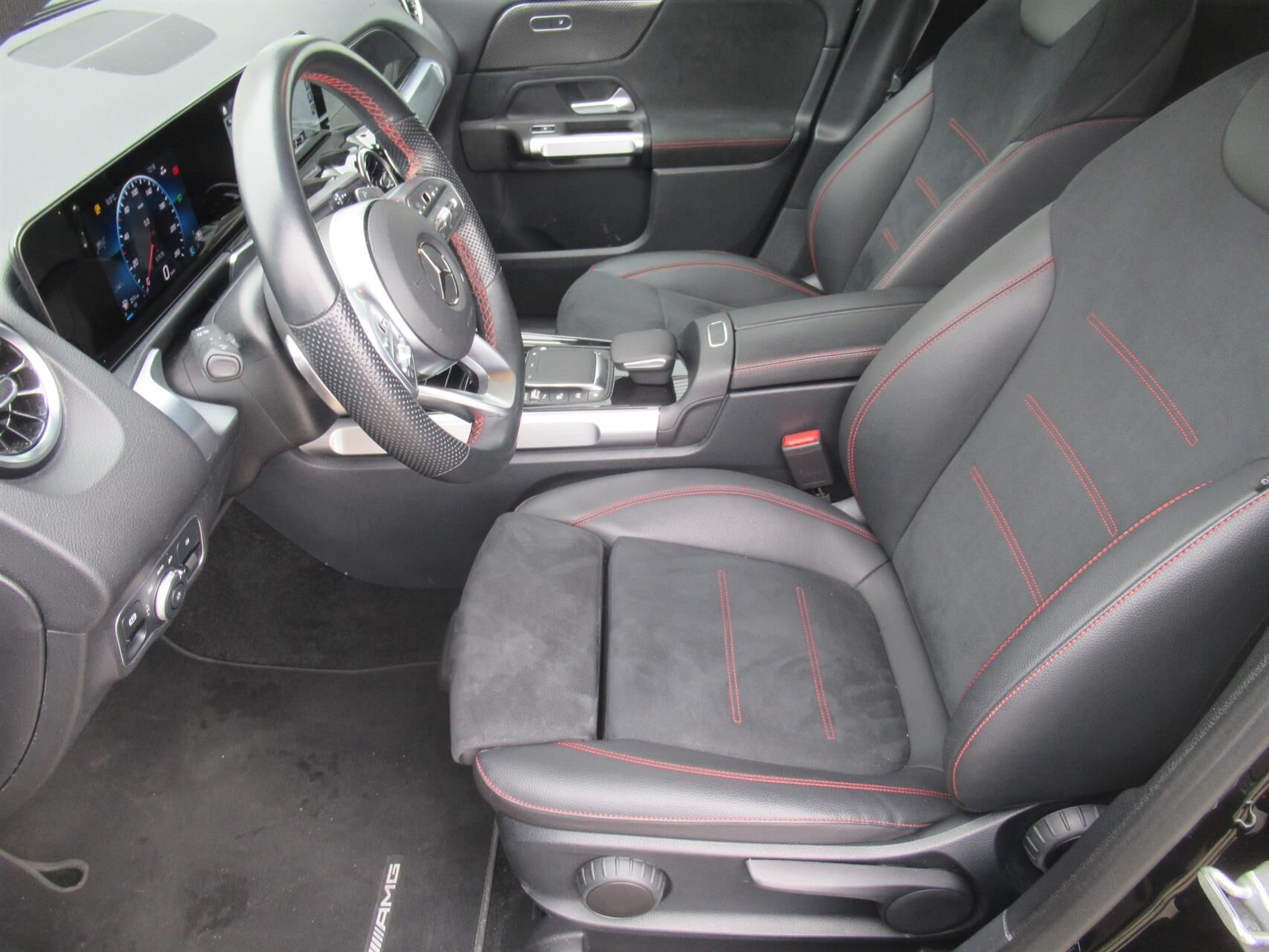 Billede af Mercedes-Benz GLB200 d 2,0 CDI AMG Line 8G-DCT 150HK 5d 8g Aut.