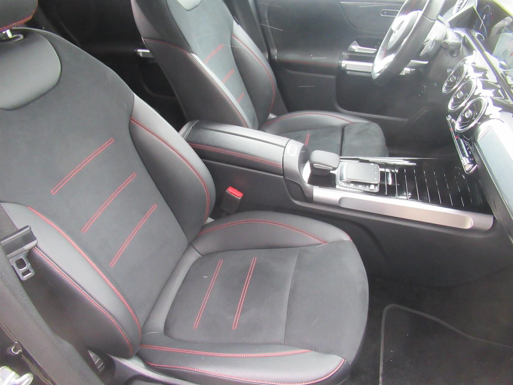 Billede af Mercedes-Benz GLB200 d 2,0 CDI AMG Line 8G-DCT 150HK 5d 8g Aut.