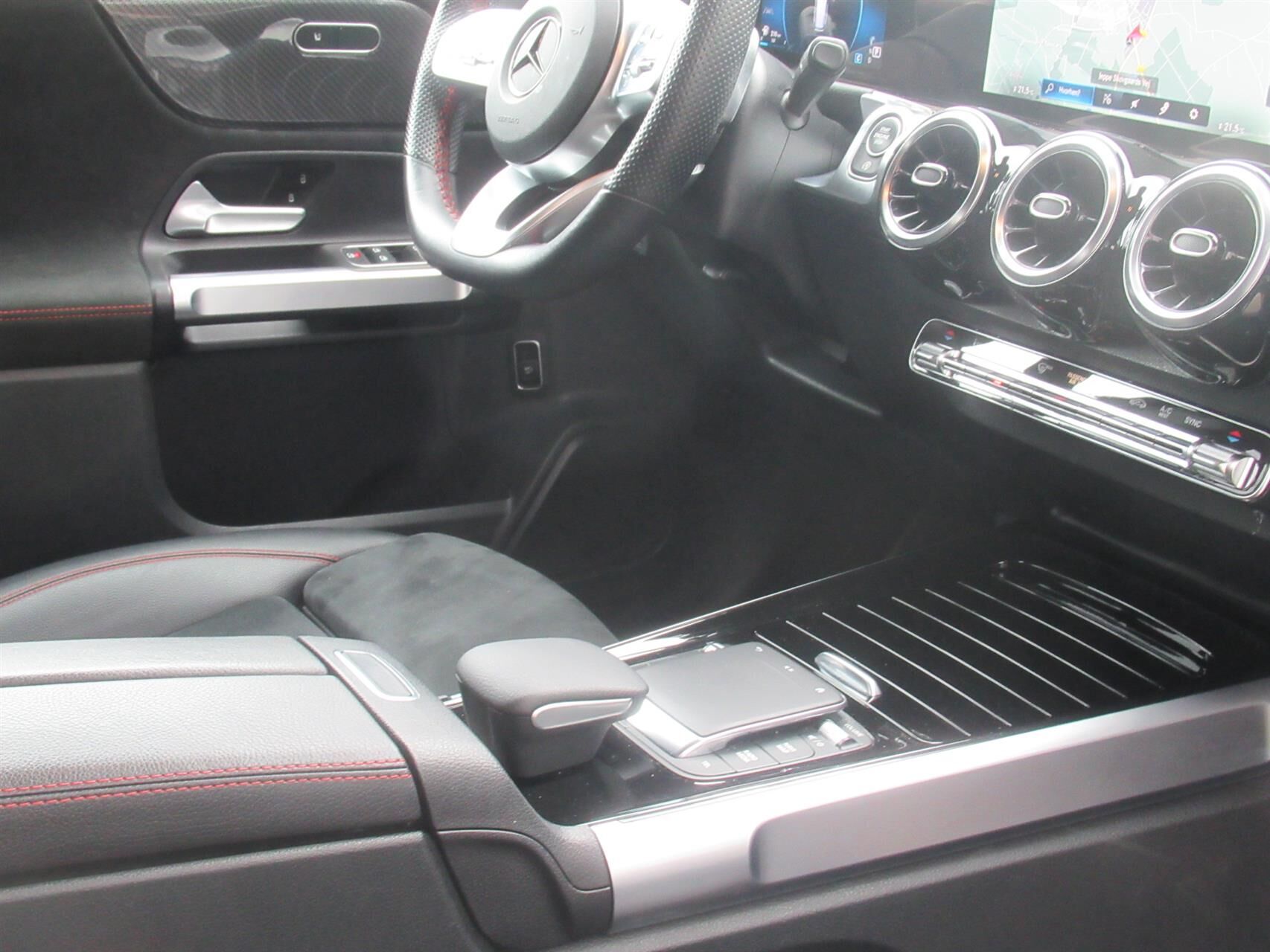 Billede af Mercedes-Benz GLB200 d 2,0 CDI AMG Line 8G-DCT 150HK 5d 8g Aut.